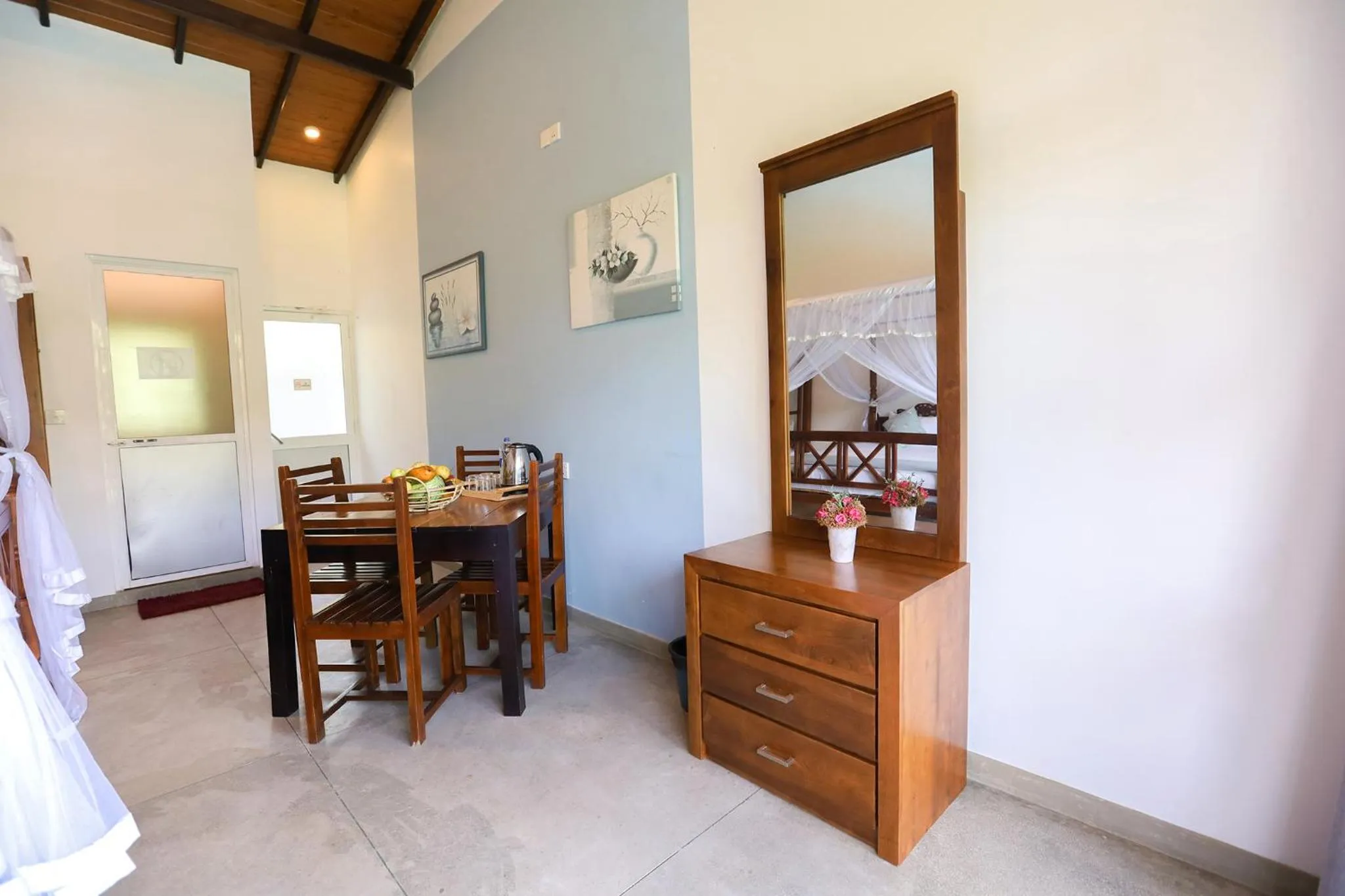 Photo of the whole room in Chill Bay Weligama