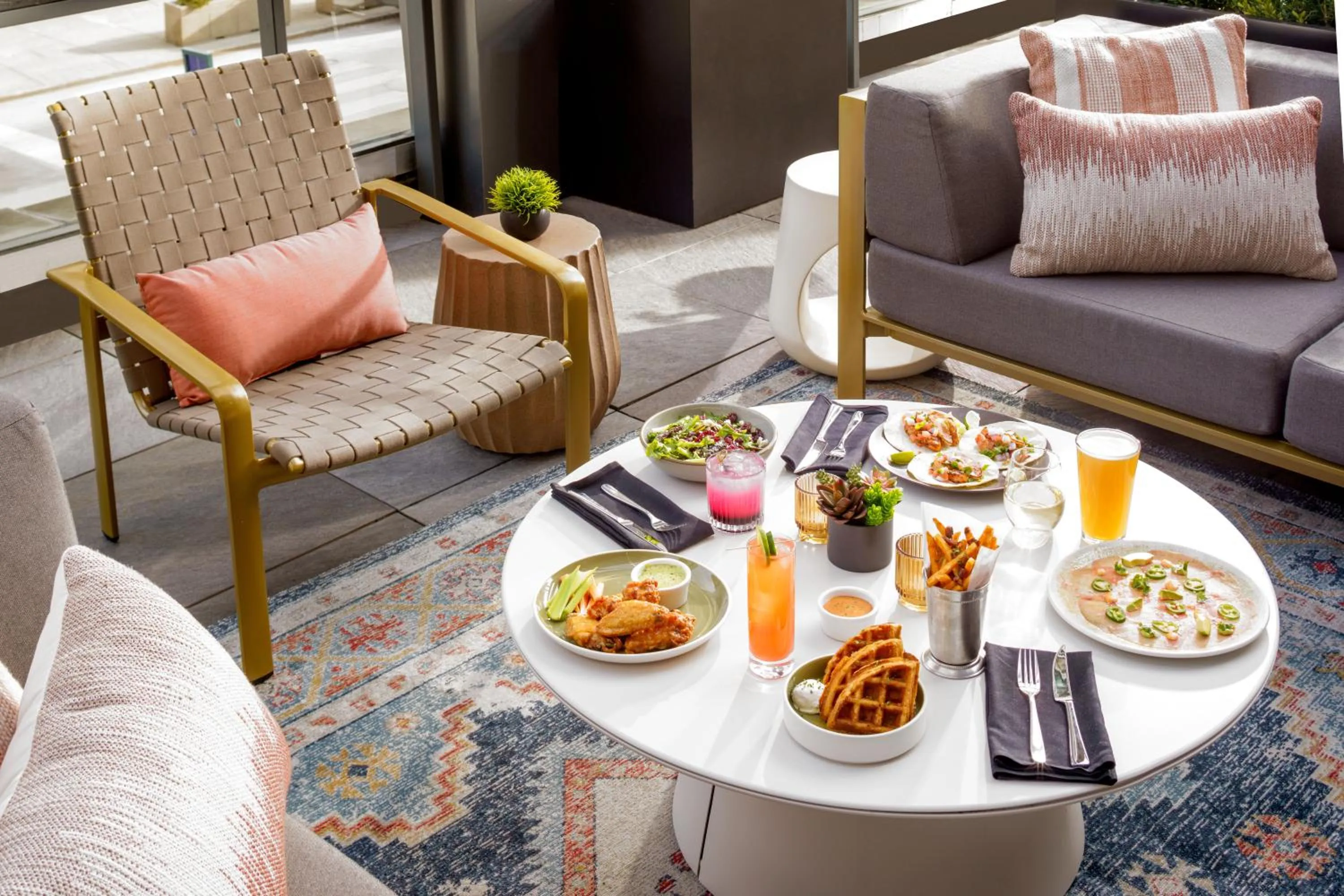 Restaurant/places to eat in Hyatt House Indianapolis Downtown