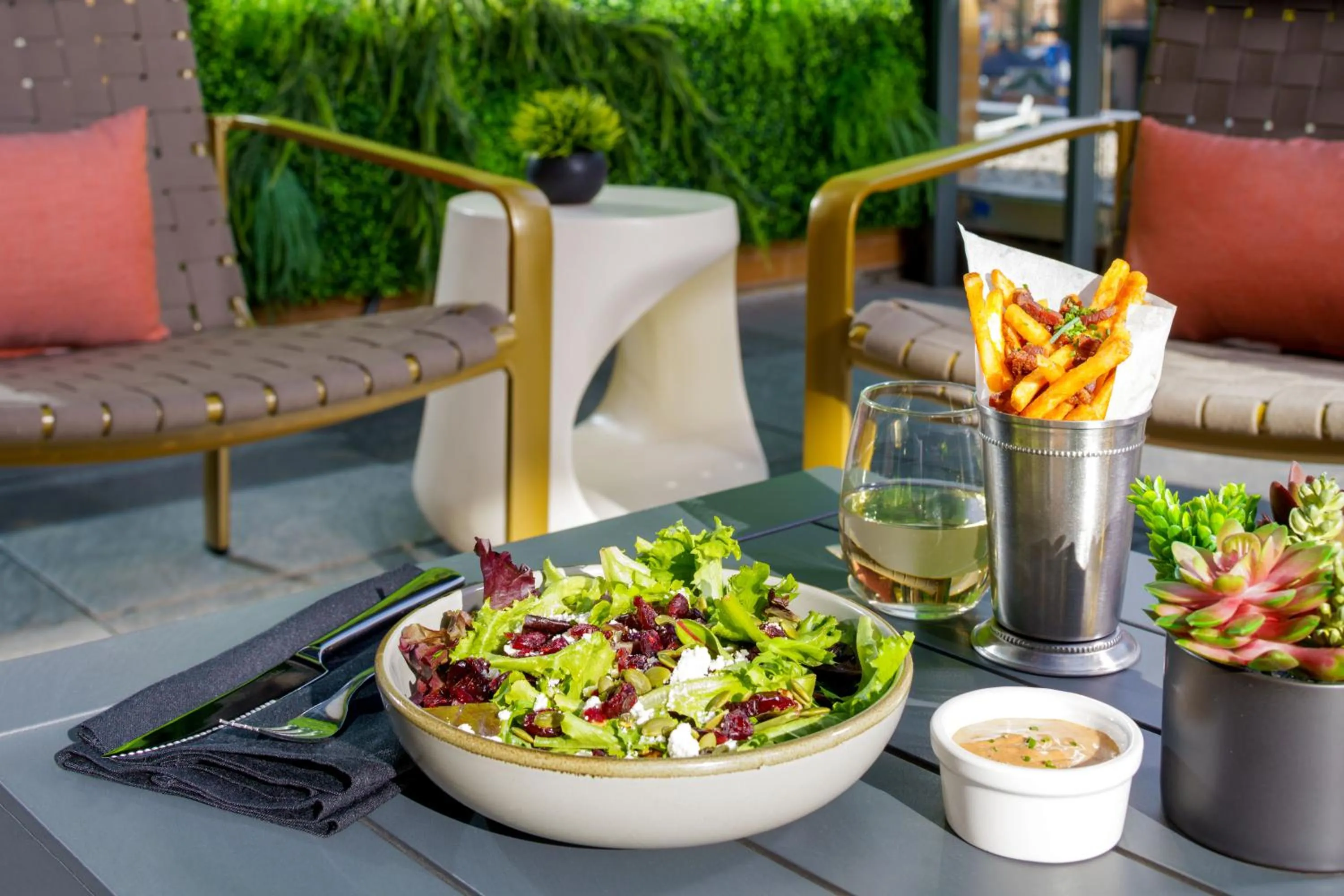 Restaurant/places to eat in Hyatt Place Indianapolis Downtown