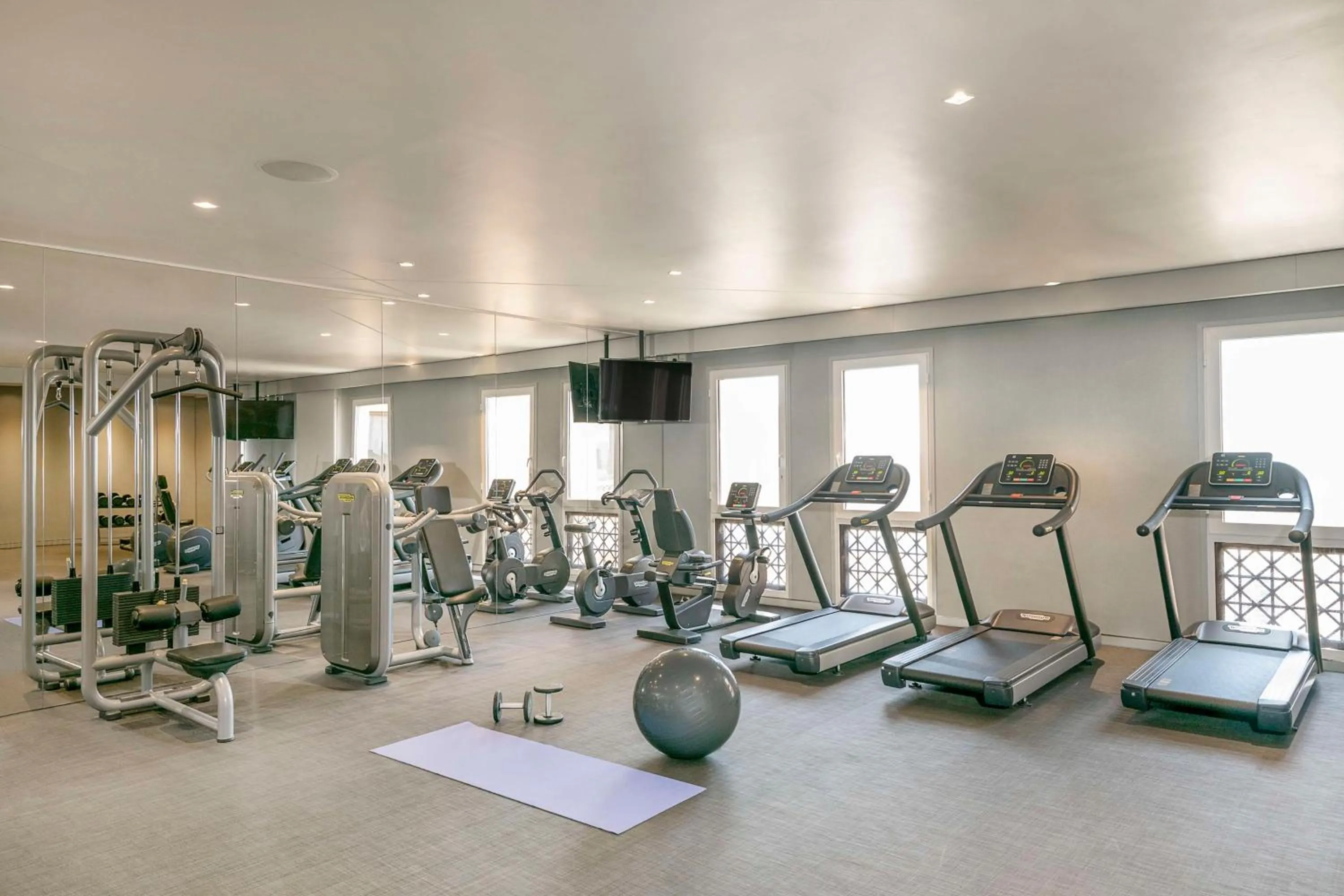 Fitness centre/facilities in Hyatt Place Dubai Wasl District