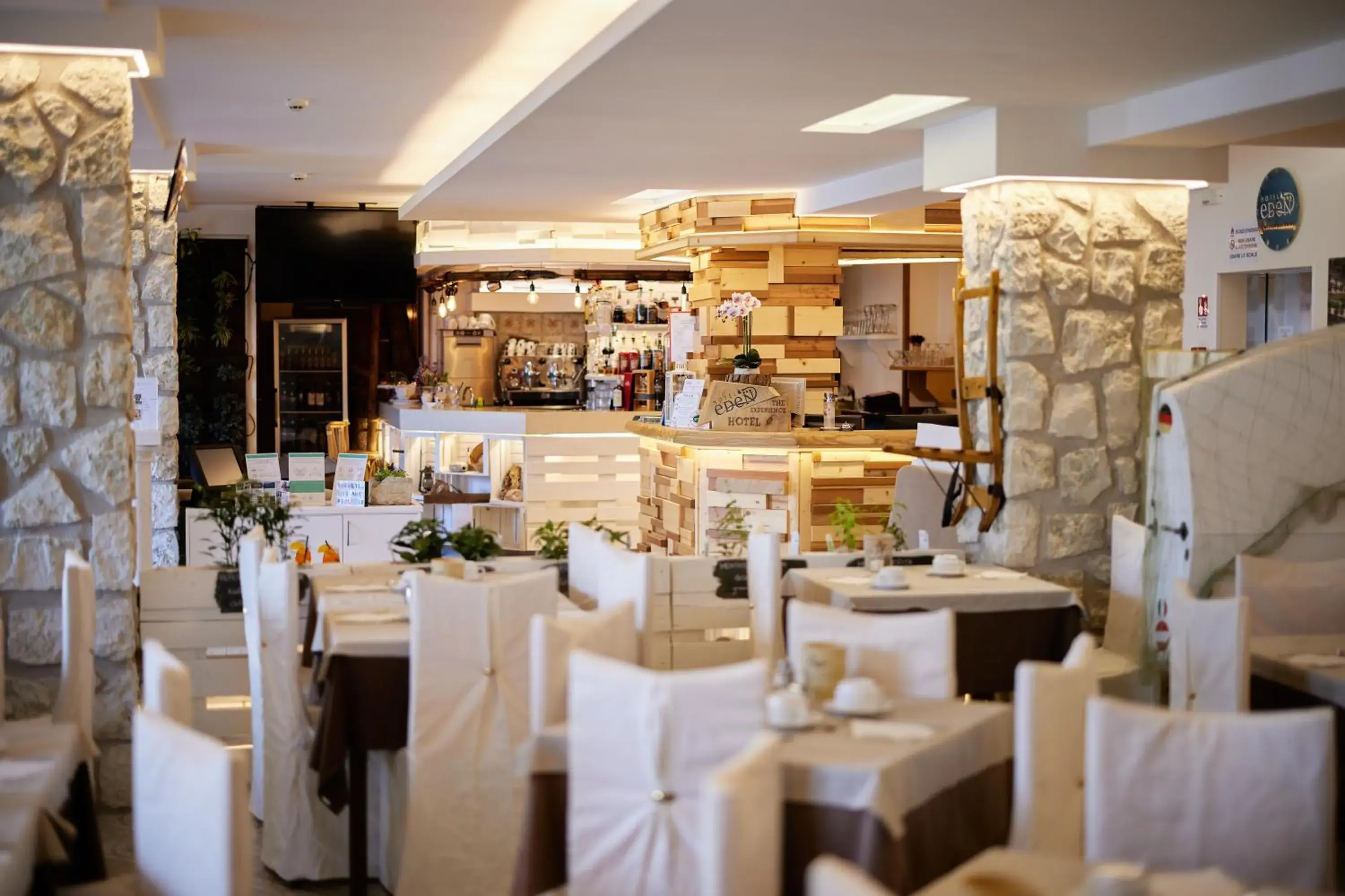 Restaurant/Places to Eat in Hotel Eden