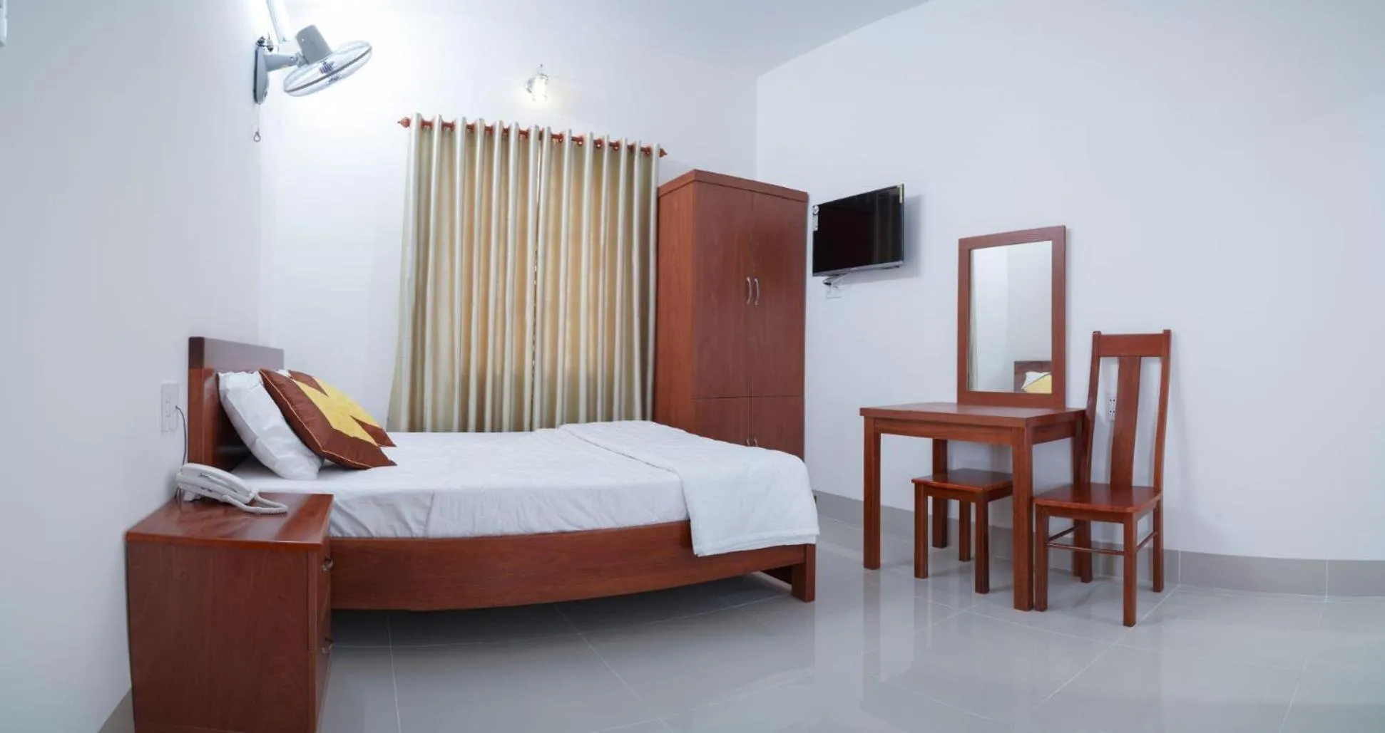 Bed in Jupiter Hotel