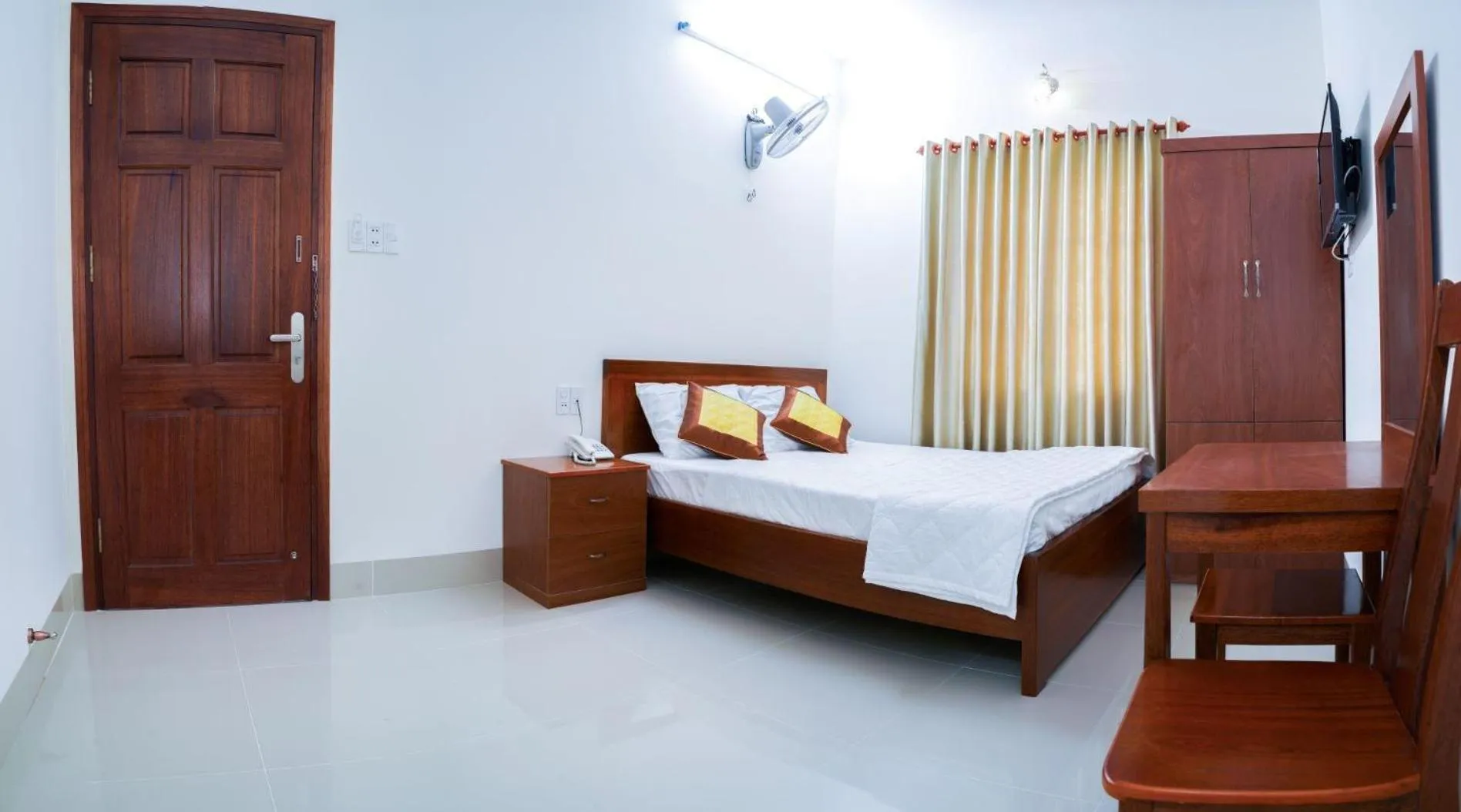 Bed in Jupiter Hotel