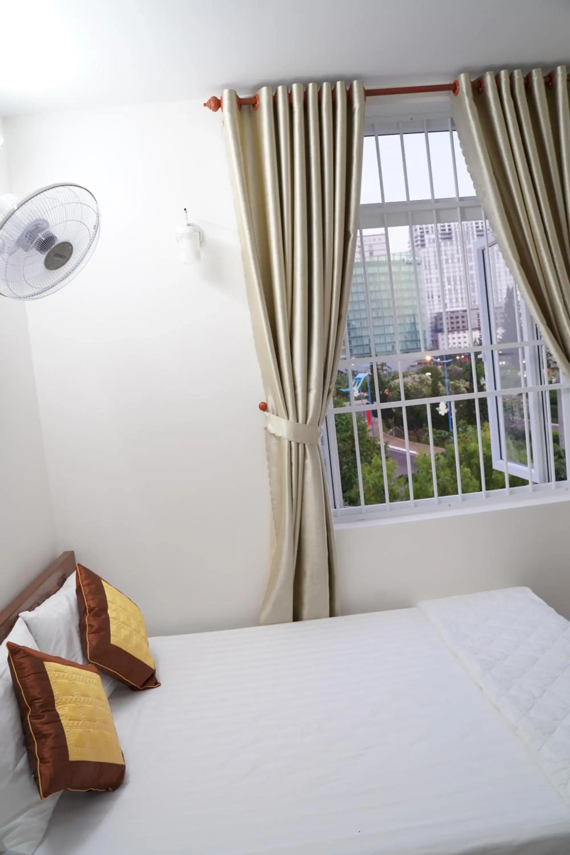 Bed in Jupiter Hotel Bed in Jupiter Hotel