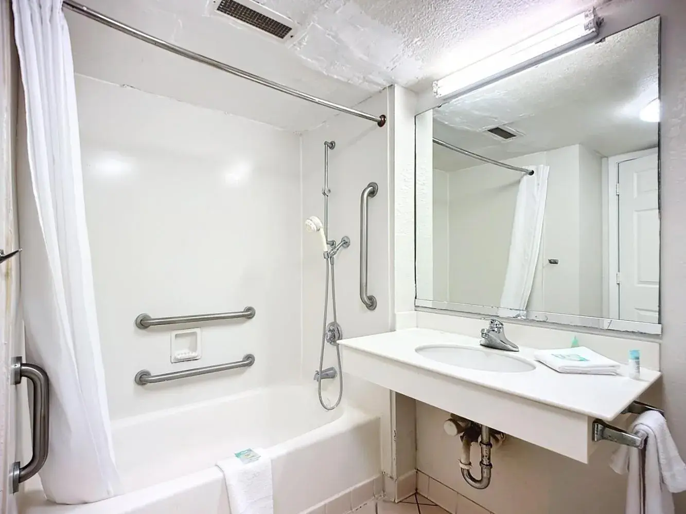 King Suite with Sofa Bed - Non-Smoking in SoHo Inn and Suites Jacksonville North King Suite with Sofa Bed - Non-Smoking in SoHo Inn and Suites Jacksonville North