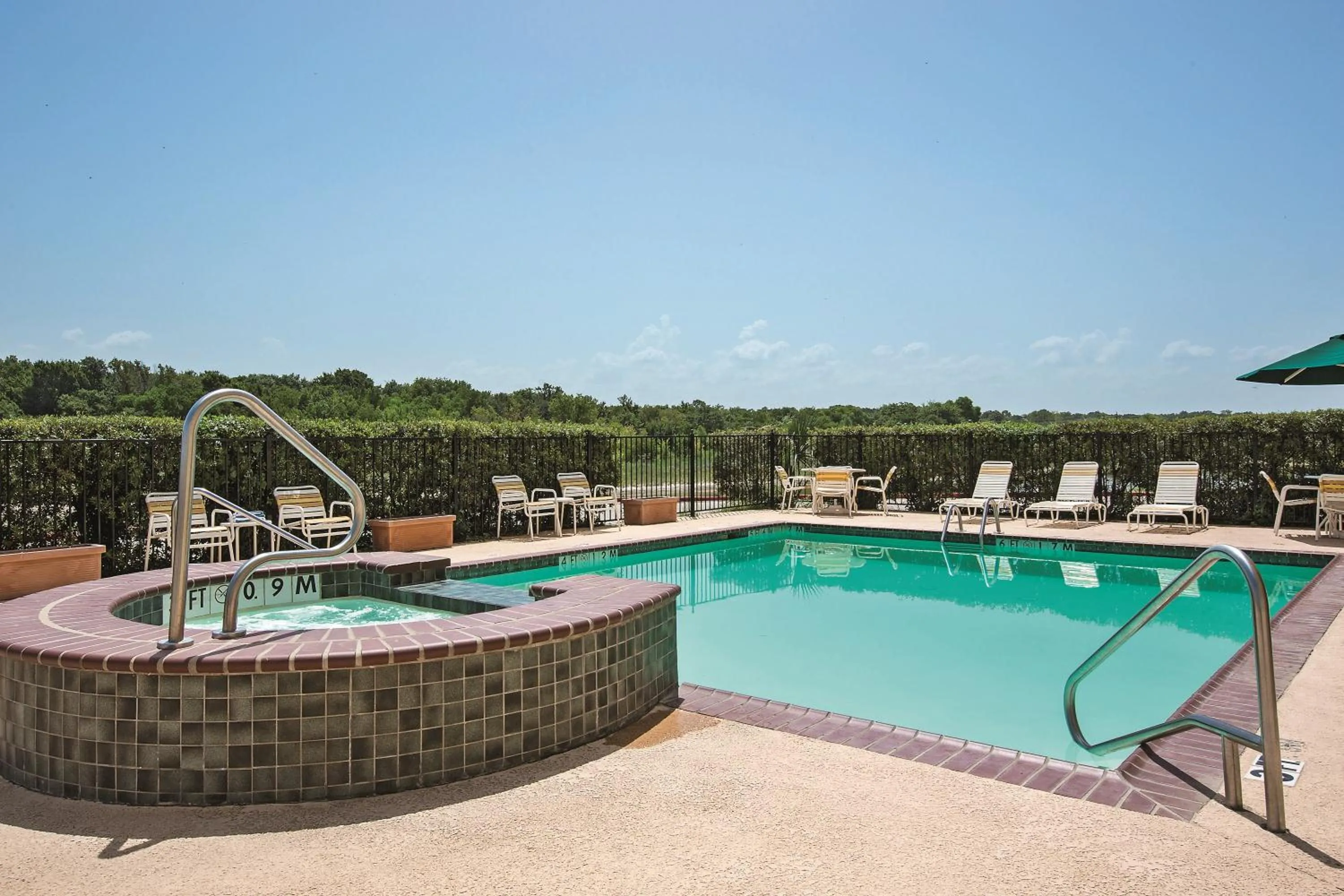 Day in Americas Best Value Inn - Gun Barrel City