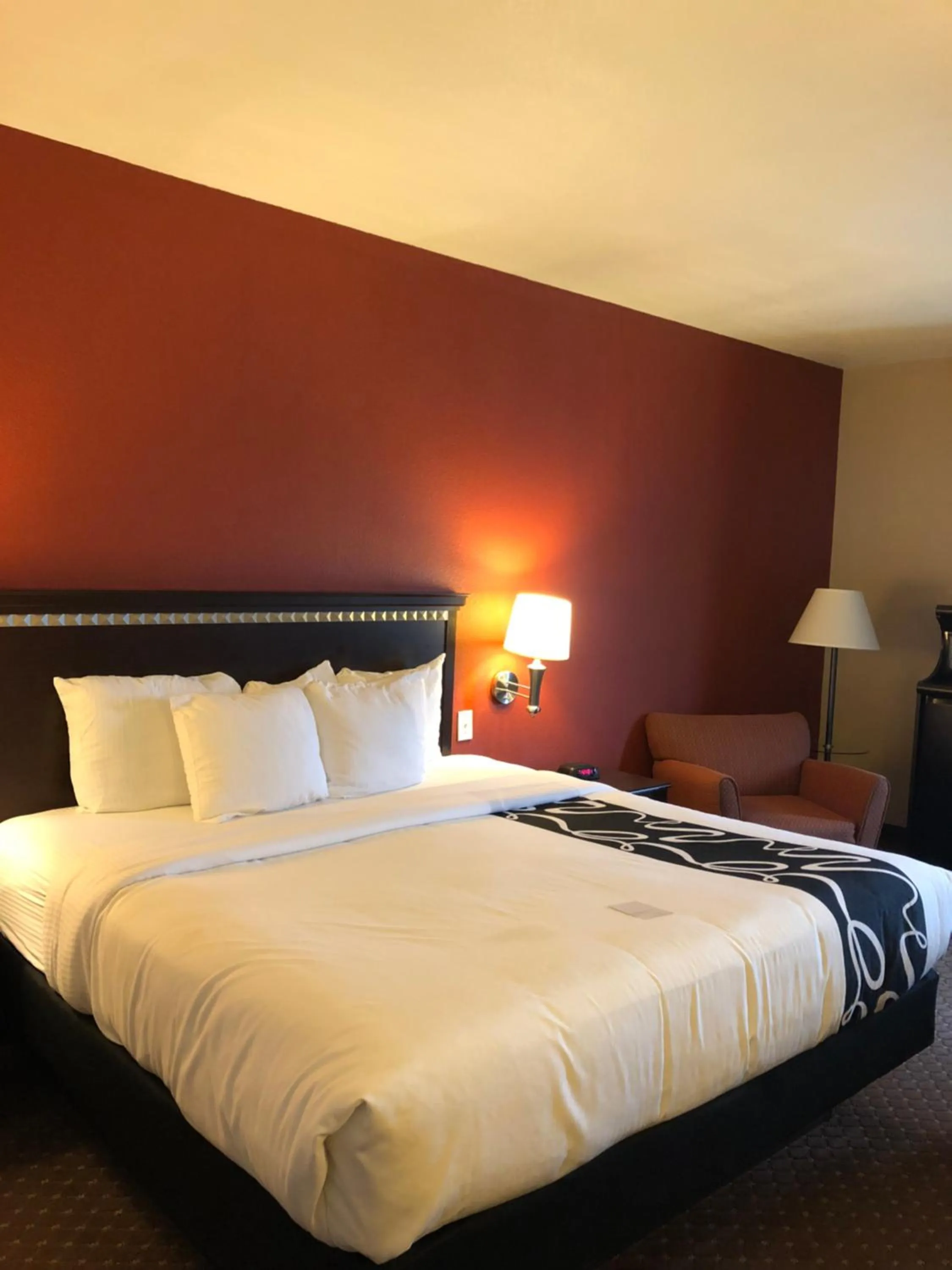 Bed in Americas Best Value Inn - Gun Barrel City