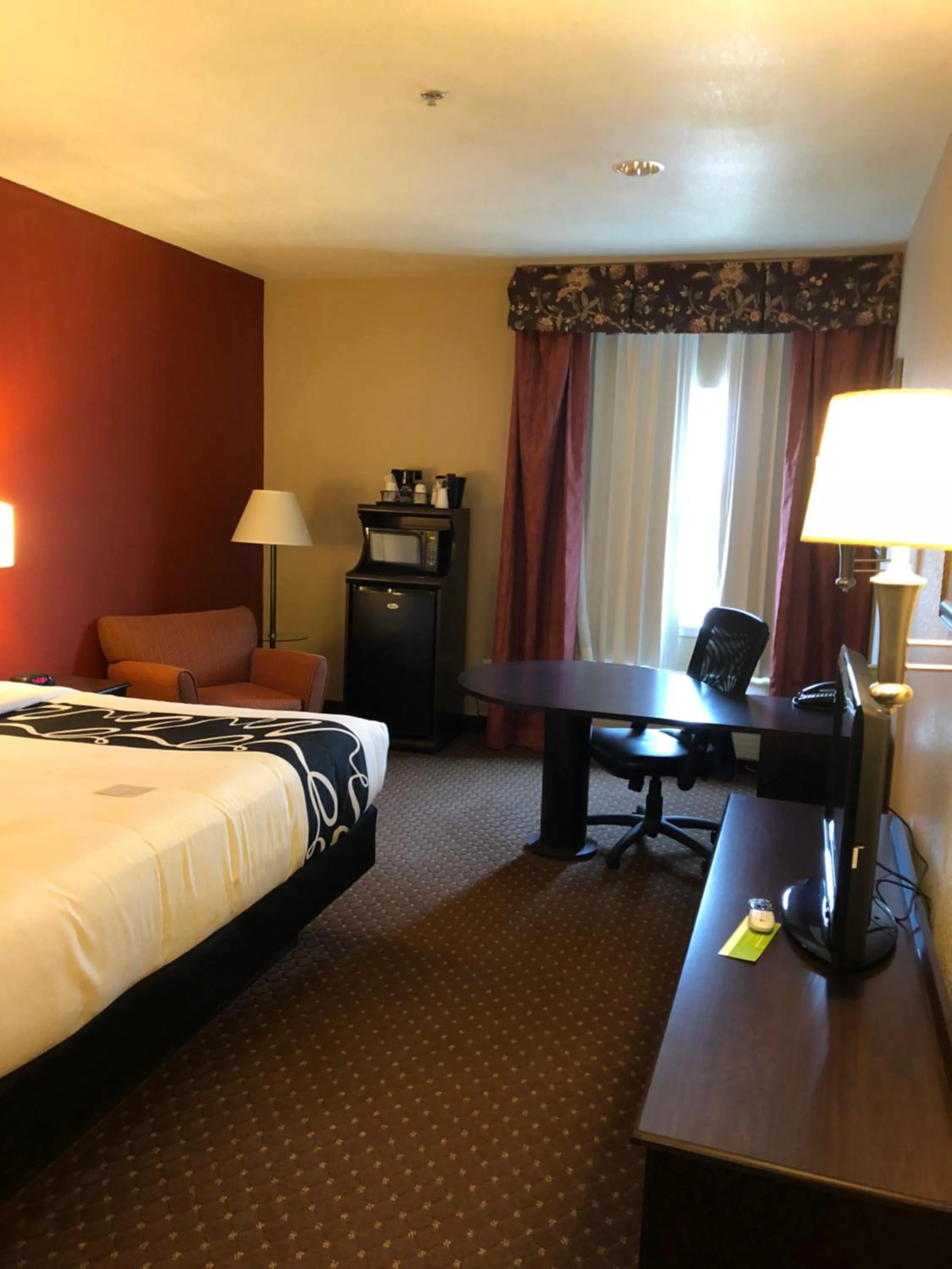 Bed in Americas Best Value Inn - Gun Barrel City