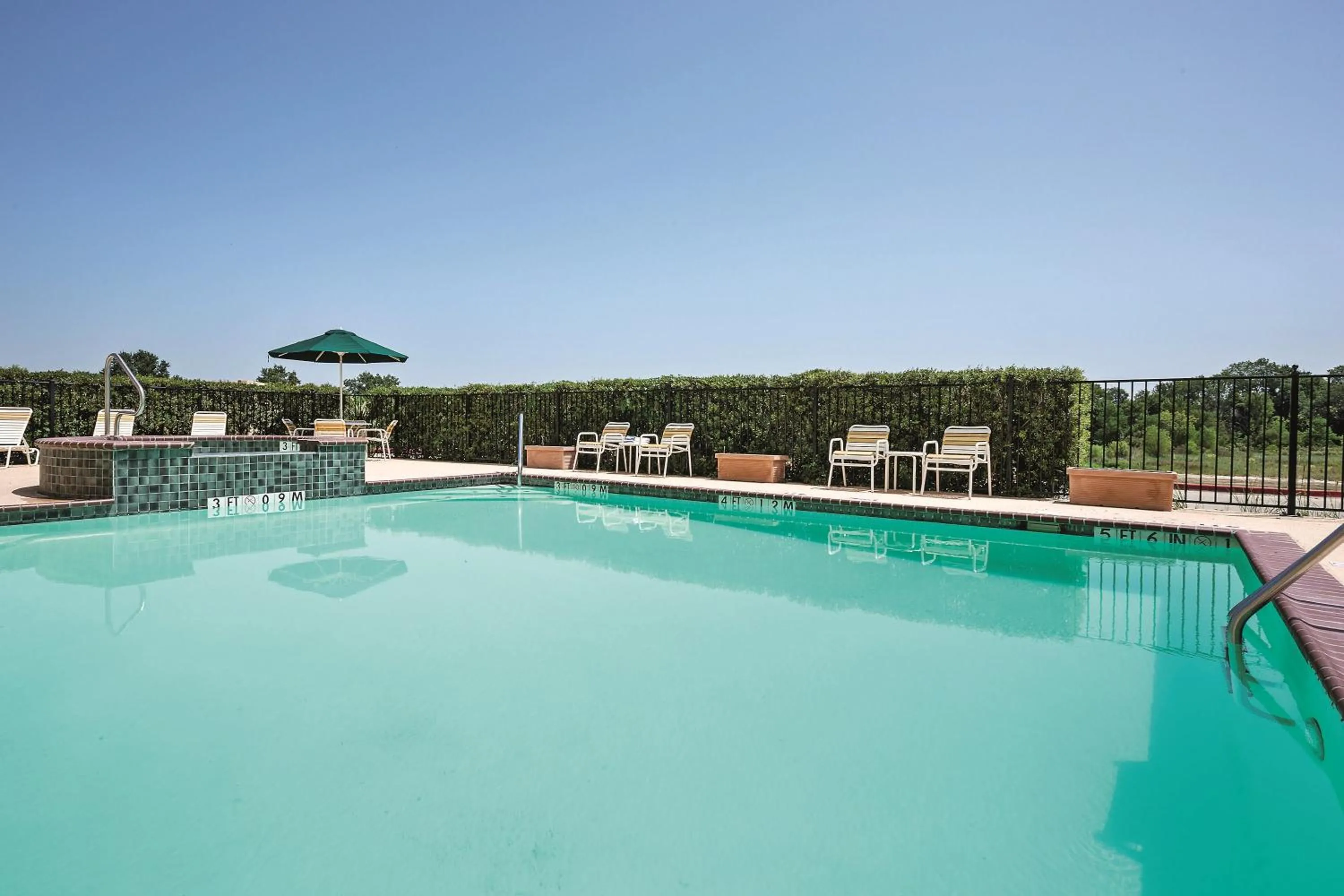 Day in Americas Best Value Inn - Gun Barrel City