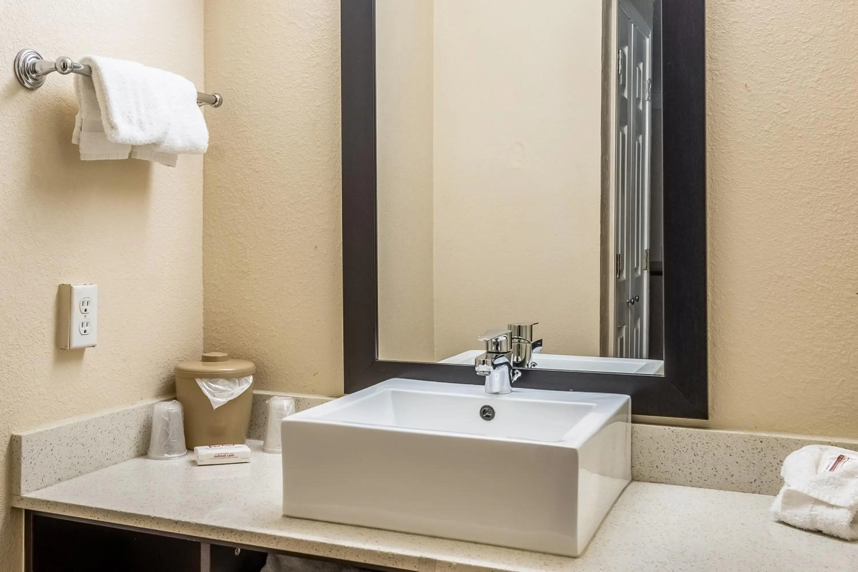 Photo of the whole room in Red Roof Inn Tampa Bay - St. Petersburg