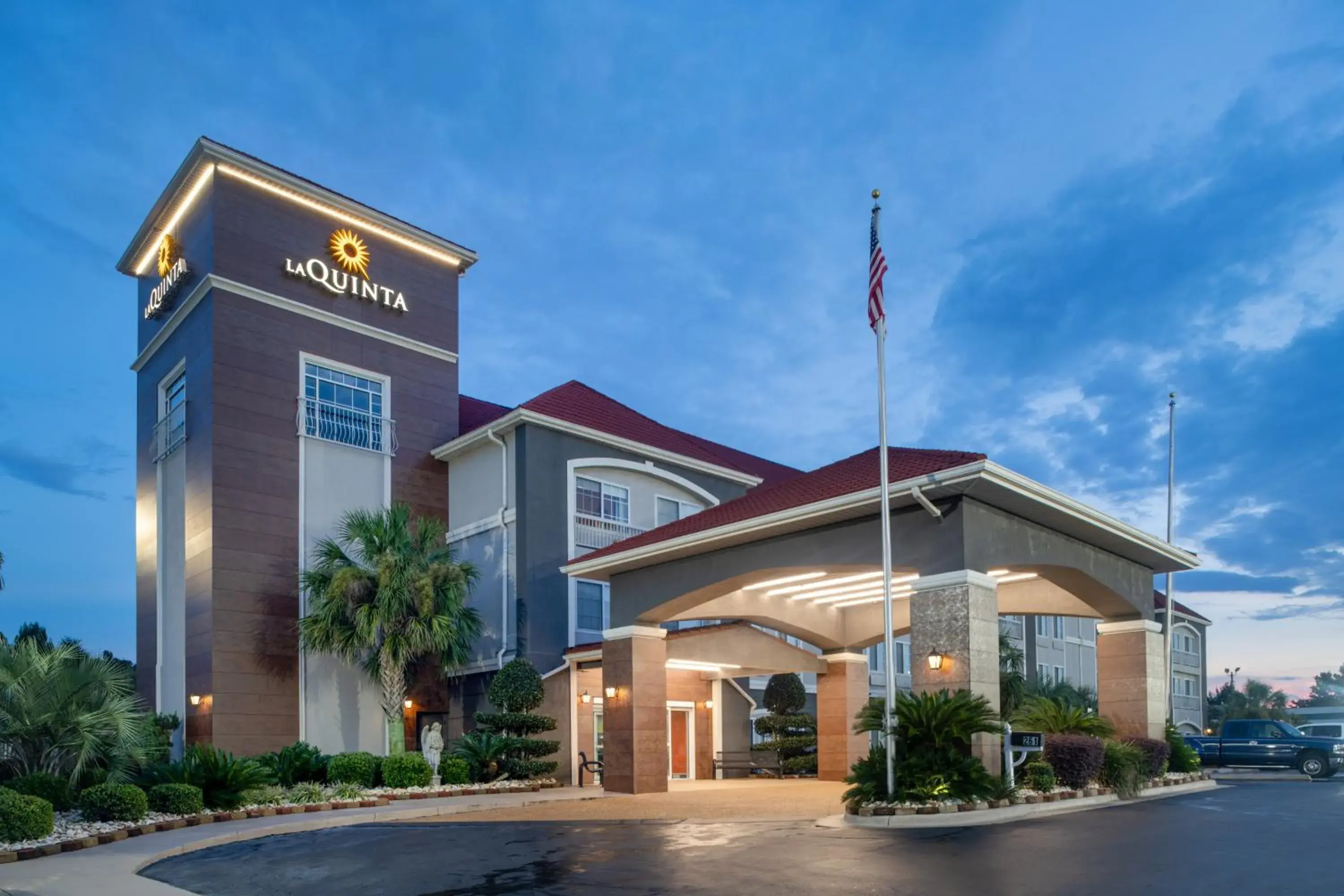 Property building in La Quinta by Wyndham Prattville Property building in La Quinta by Wyndham Prattville