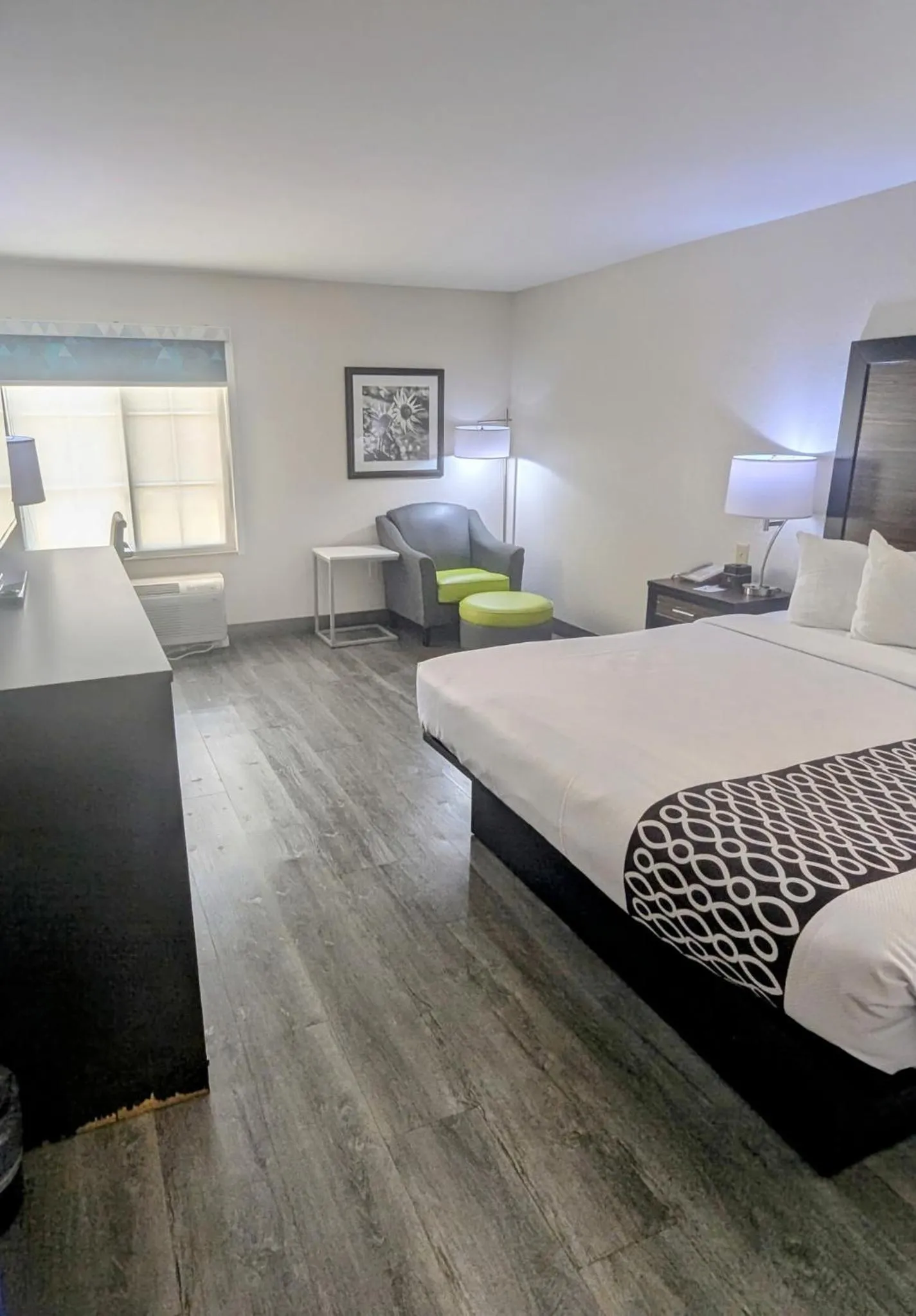 Photo of the whole room, Bed in La Quinta by Wyndham Prattville