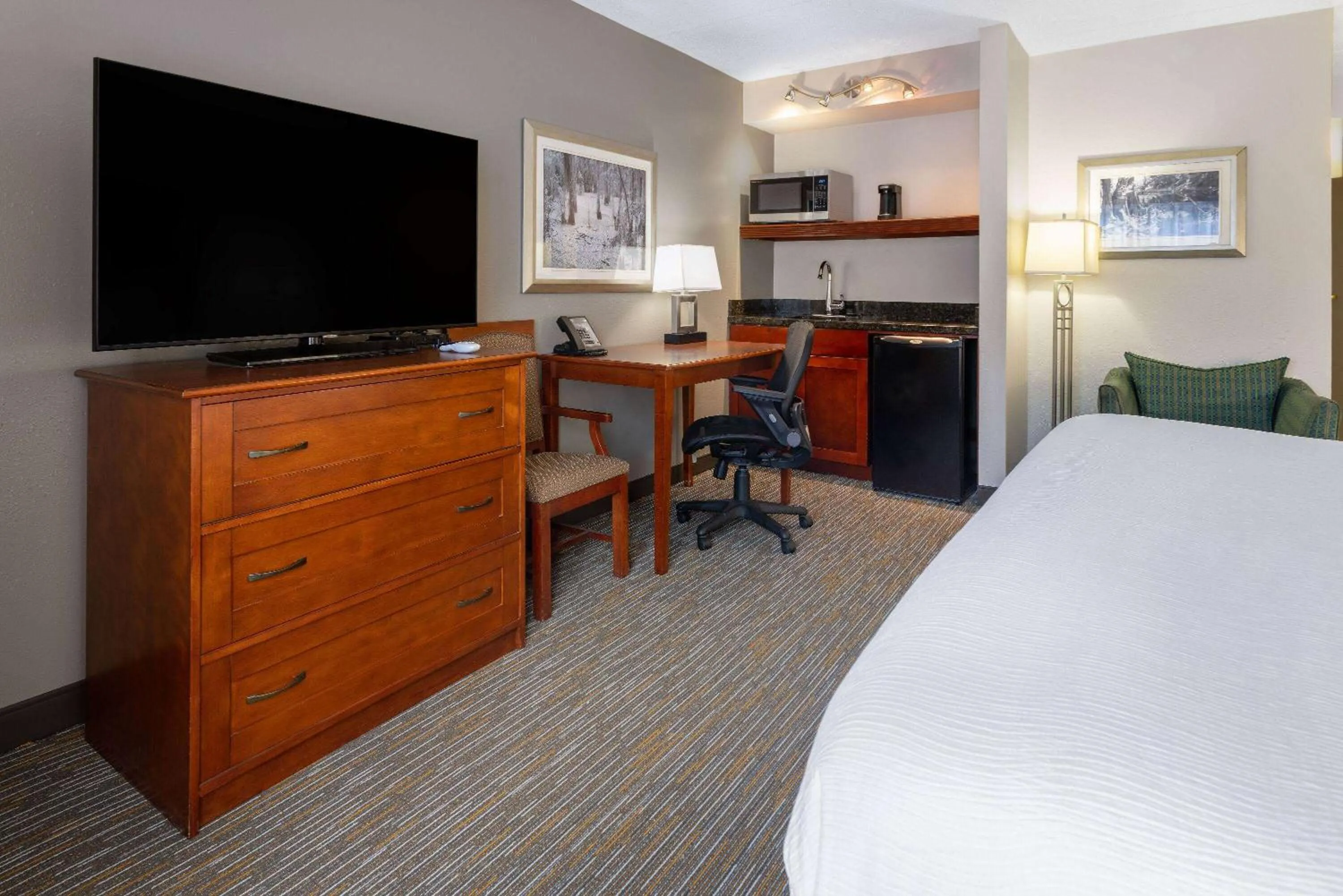 Photo of the whole room, Bed in Wingate by Wyndham Valdosta/Moody AFB