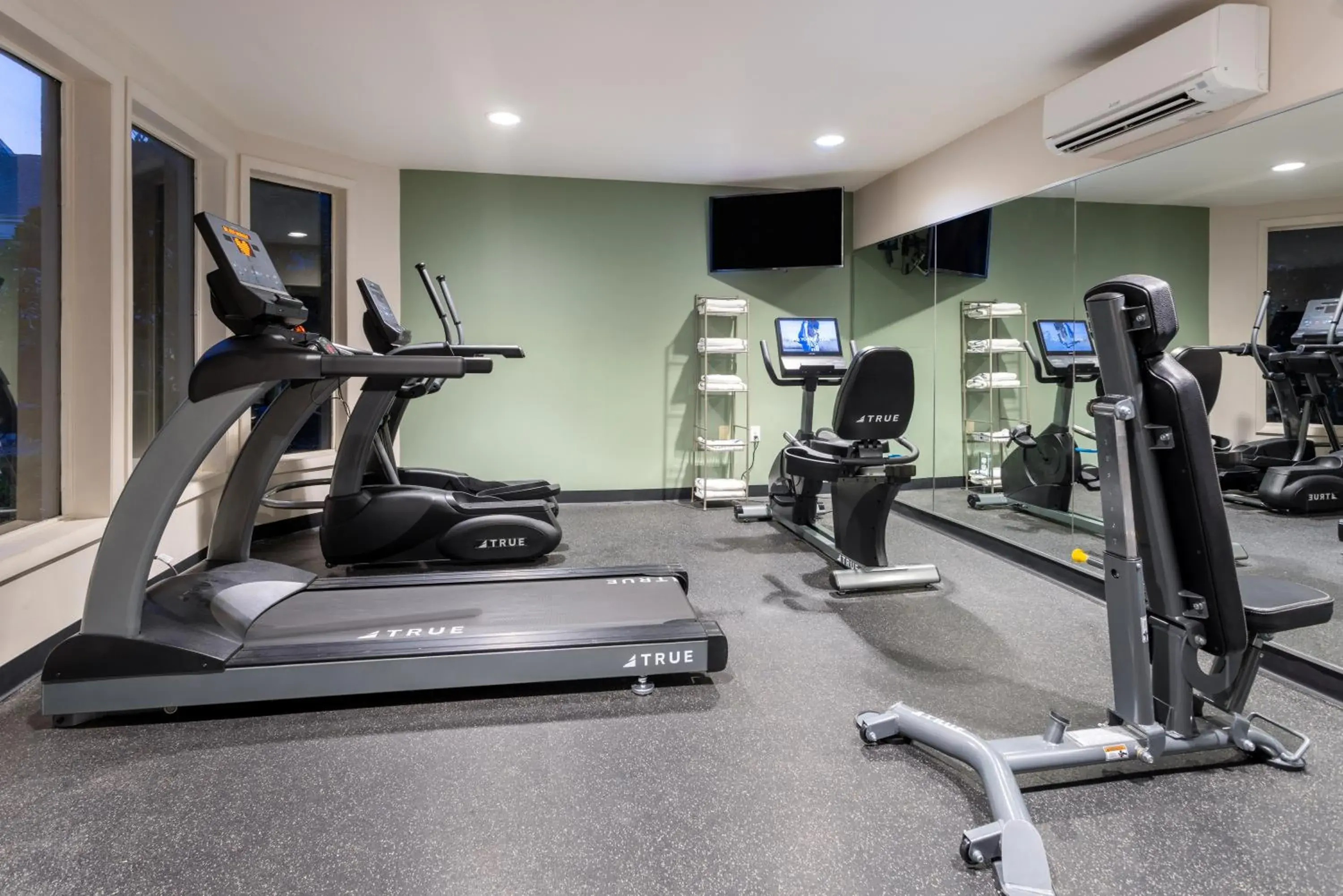 Fitness centre/facilities in Wingate by Wyndham Valdosta/Moody AFB Fitness centre/facilities in Wingate by Wyndham Valdosta/Moody AFB