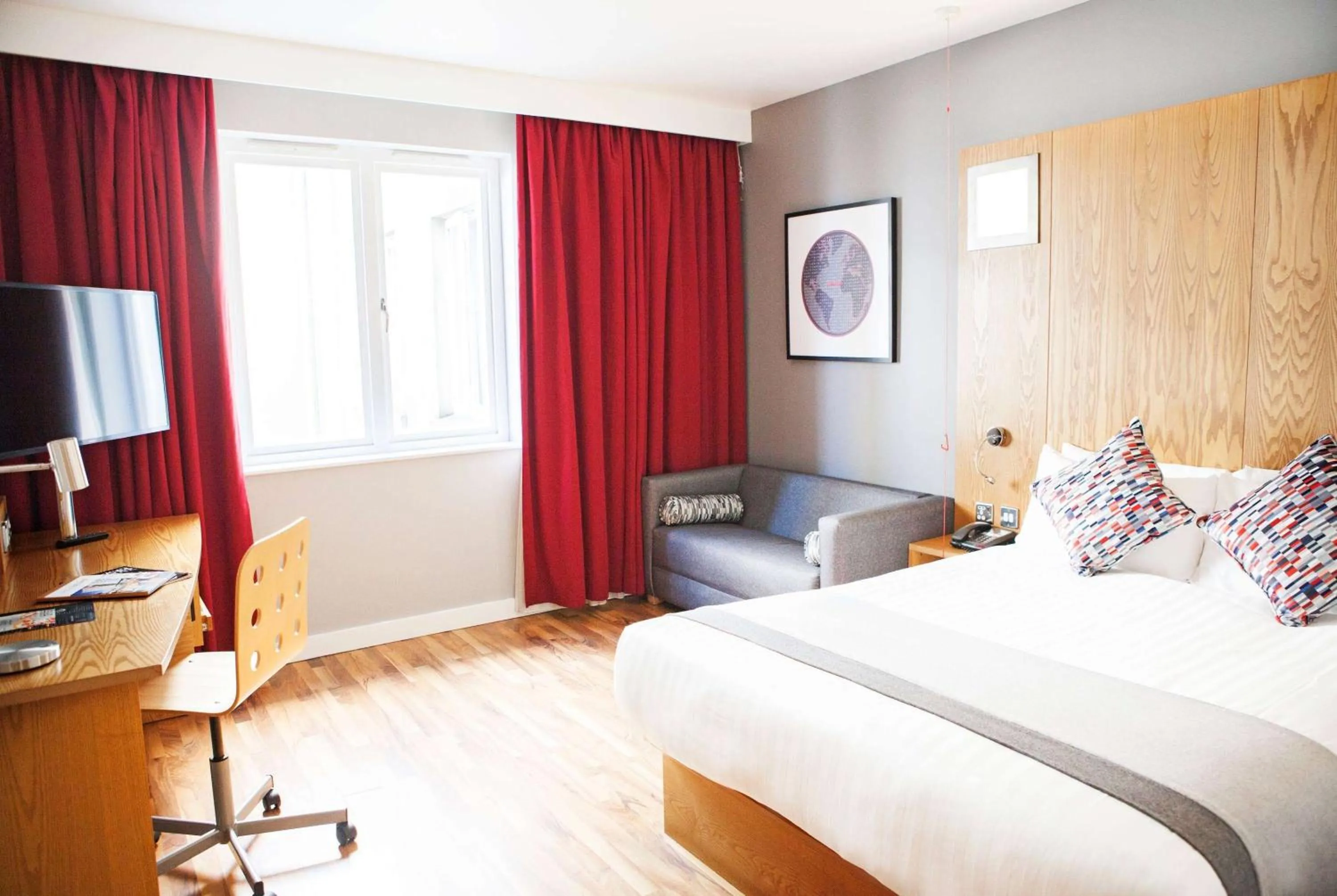 Photo of the whole room, Bed in Ramada by Wyndham Belfast