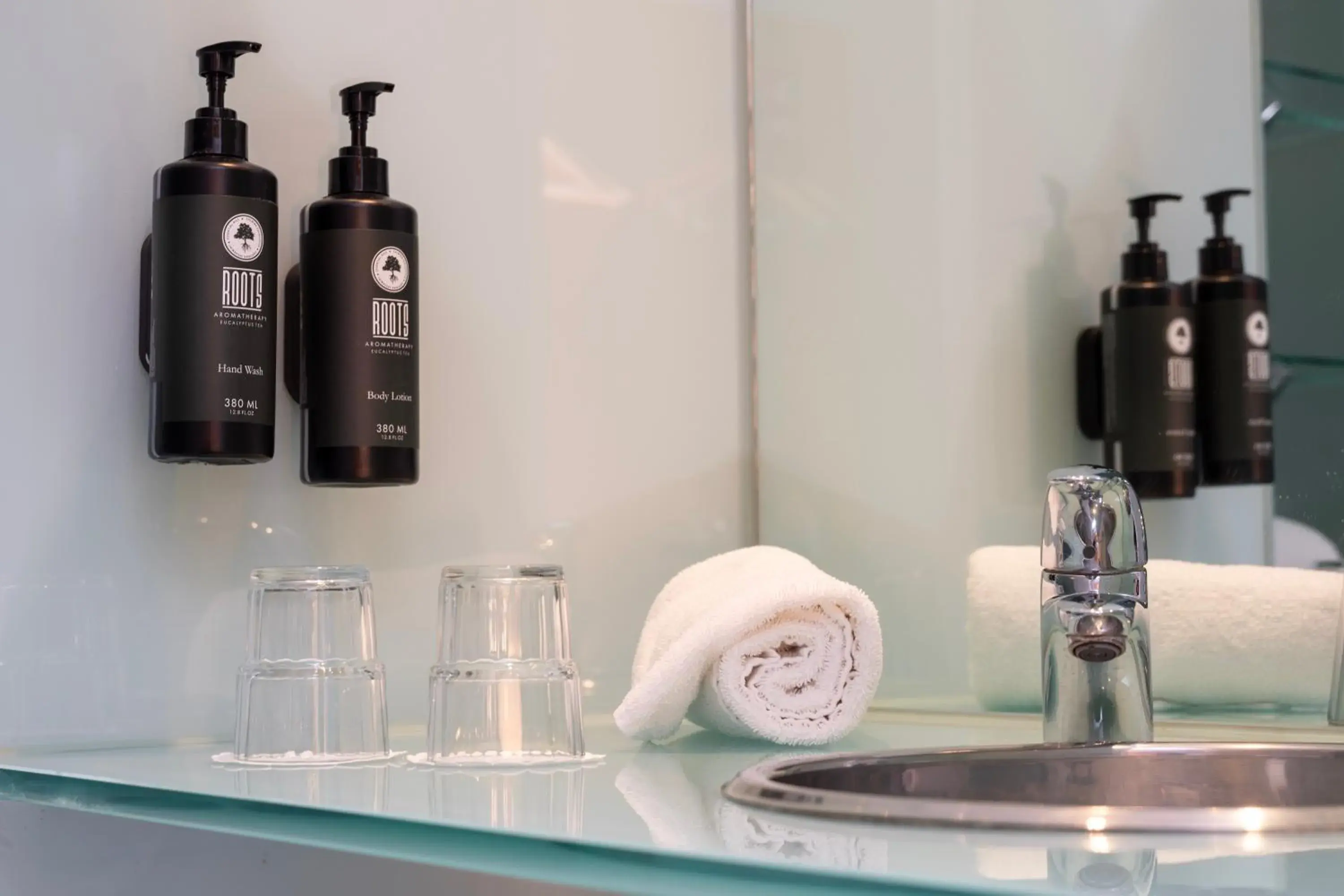 Bathroom in Ramada by Wyndham Belfast Bathroom in Ramada by Wyndham Belfast