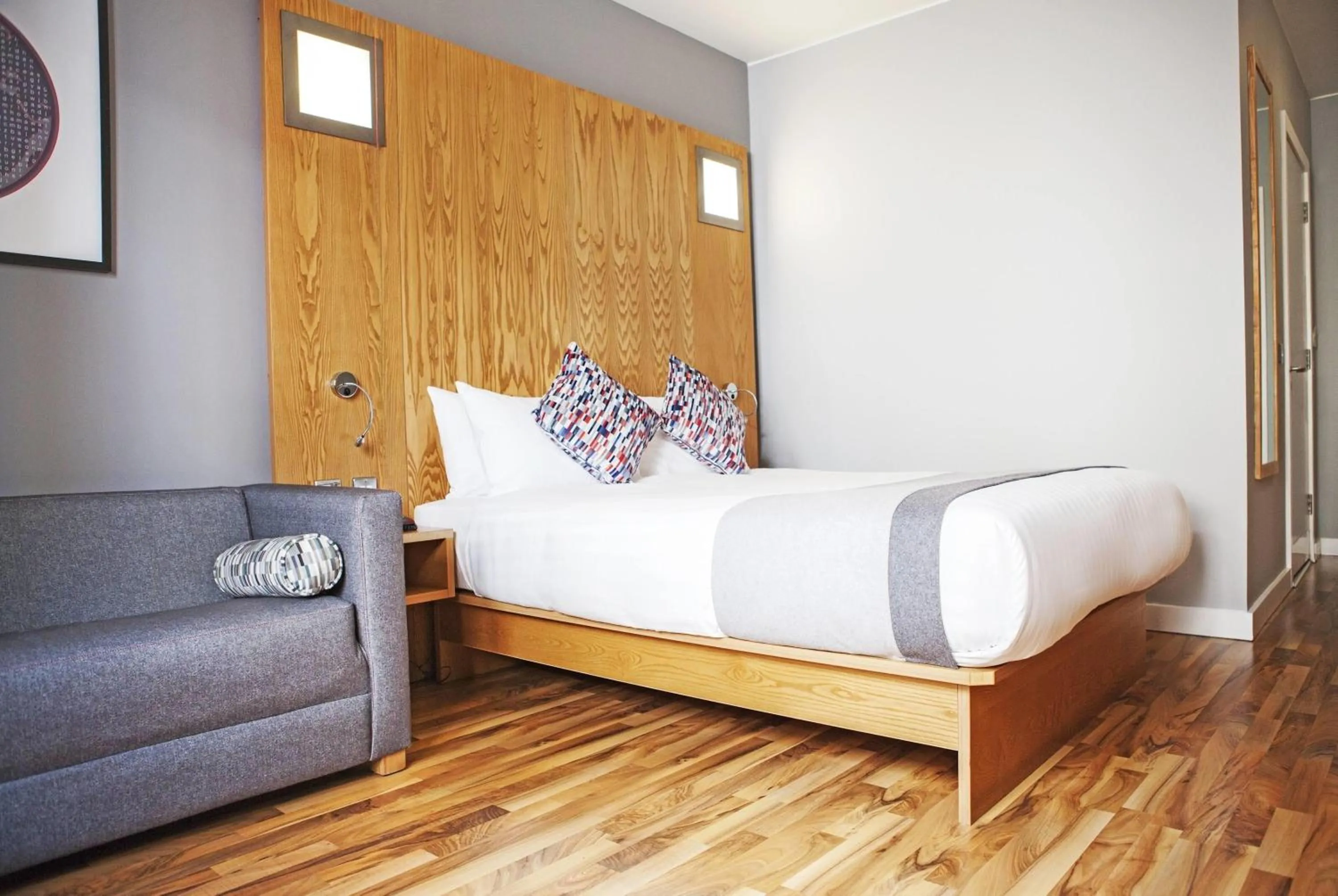 Photo of the whole room, Bed in Ramada by Wyndham Belfast