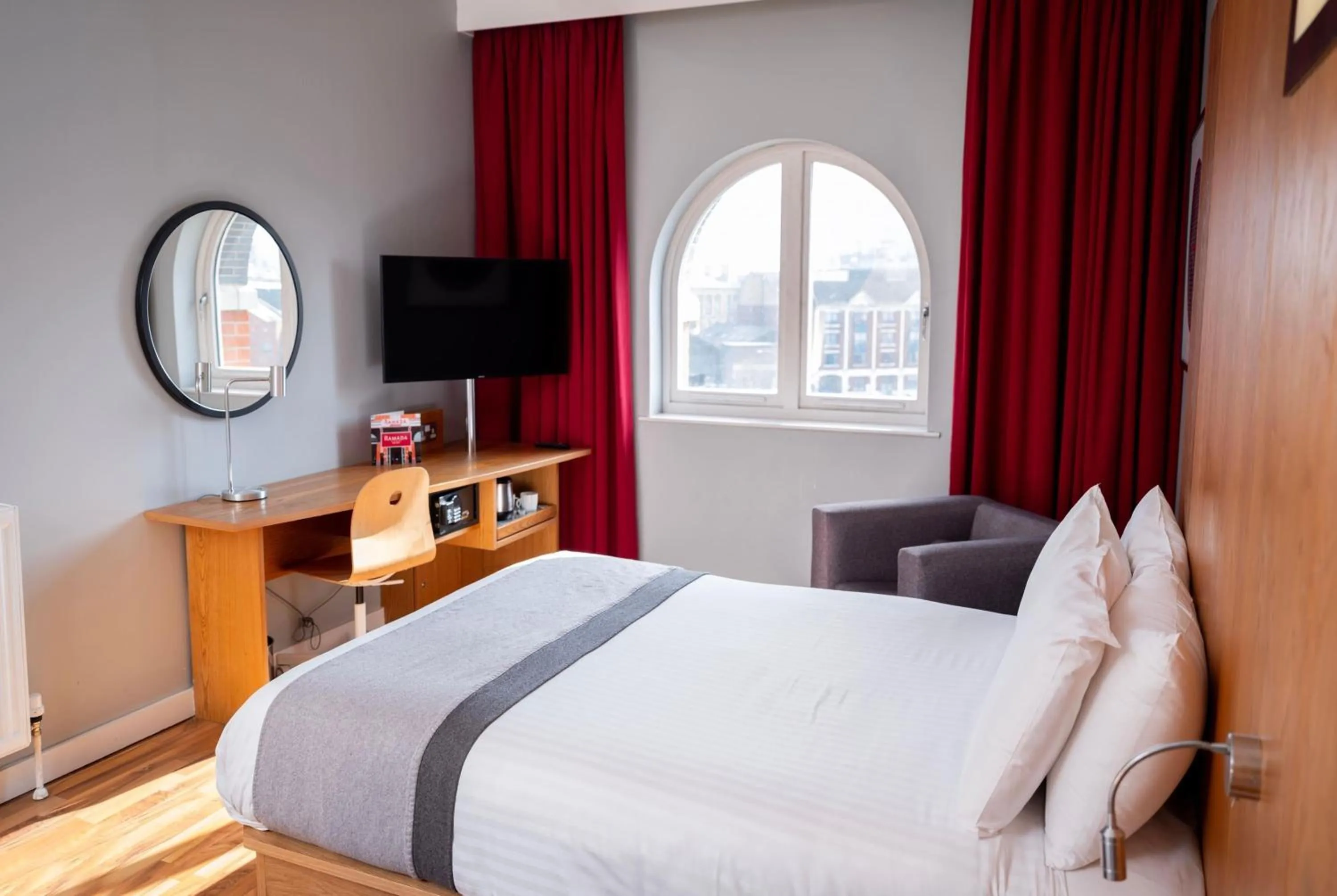 Photo of the whole room, Bed in Ramada by Wyndham Belfast