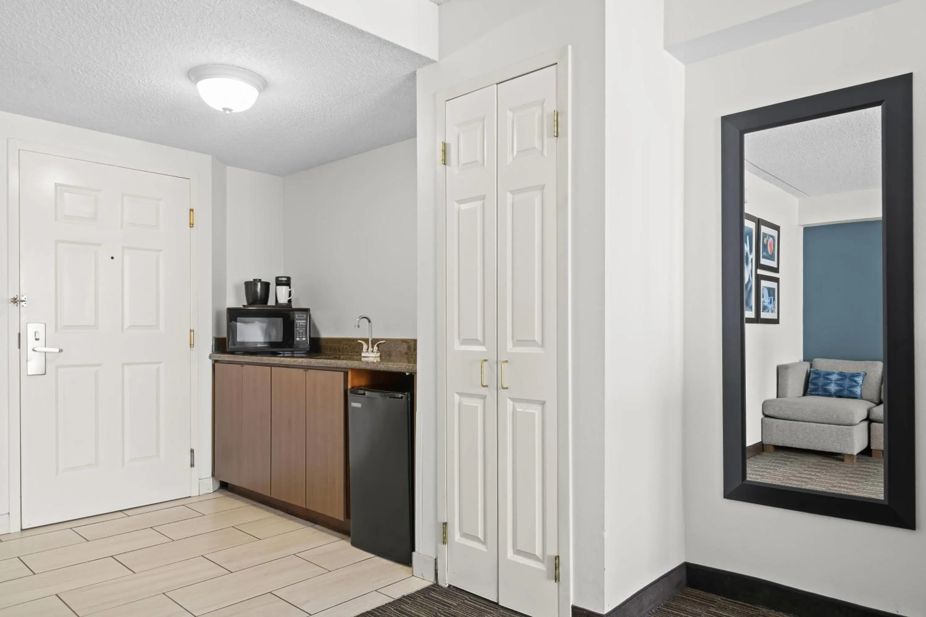 Photo of the whole room in La Quinta by Wyndham Atlanta Douglasville