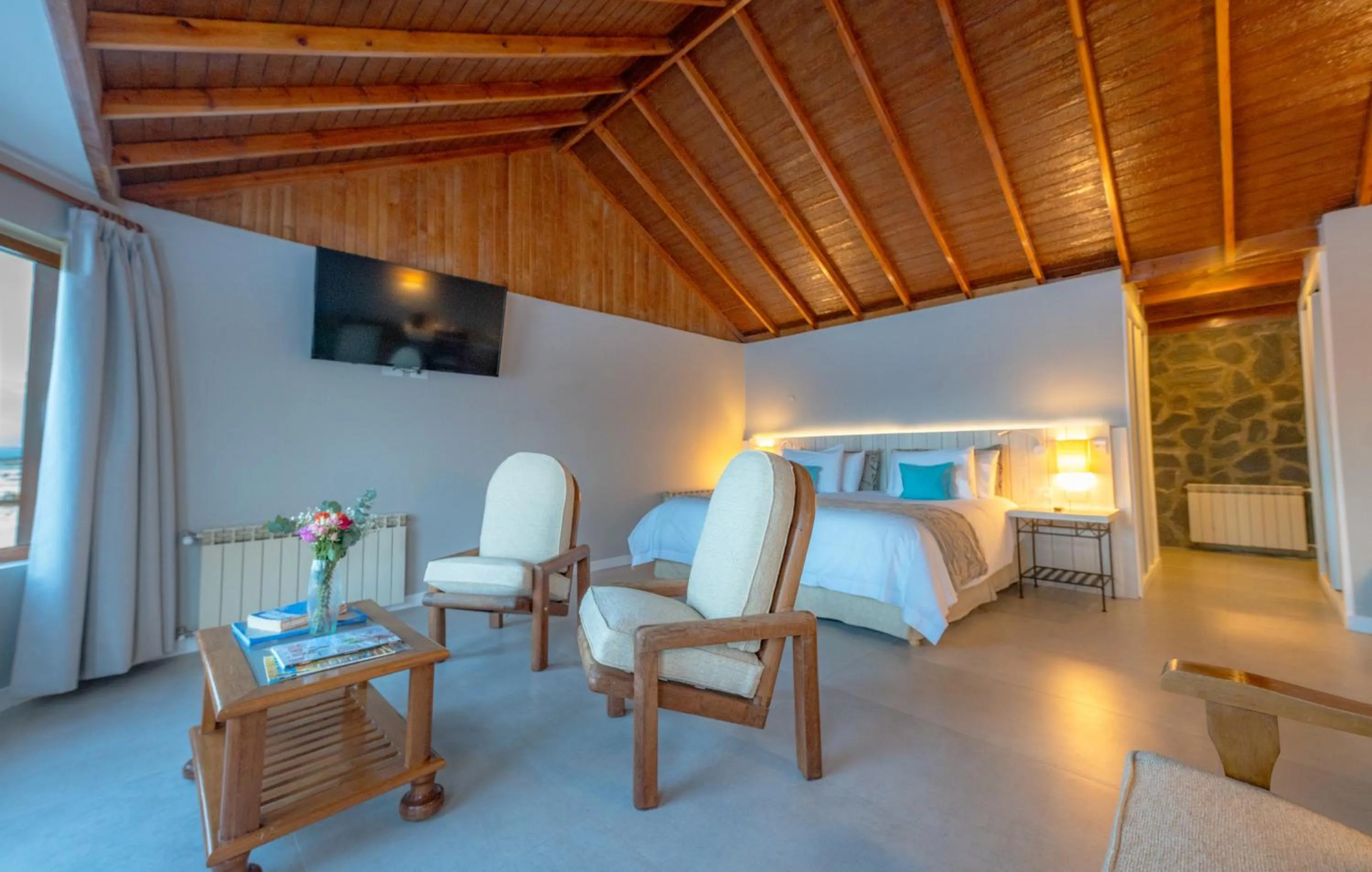 Photo of the whole room in Tolkeyen Ushuaia Hotel