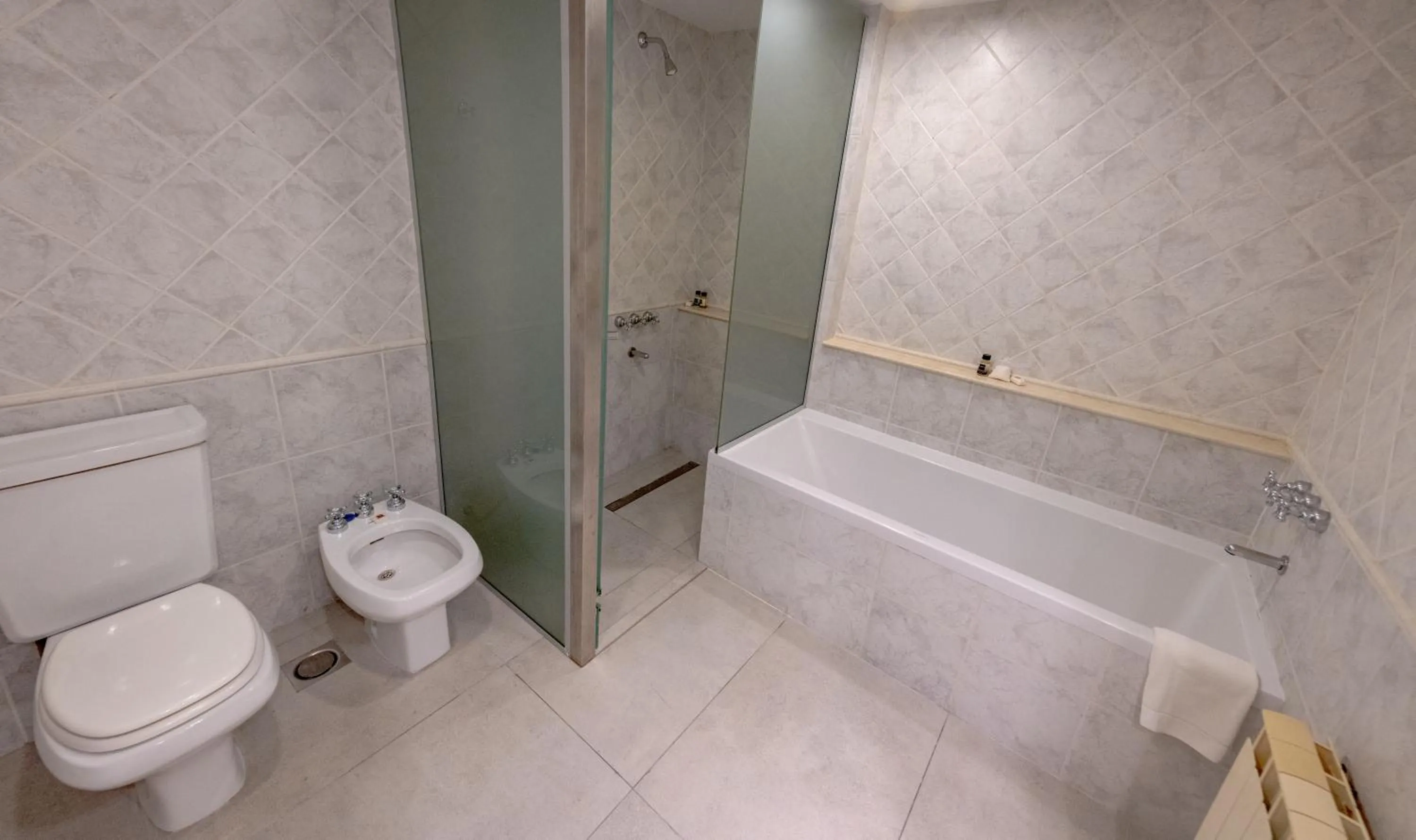 Shower in Tolkeyen Ushuaia Hotel