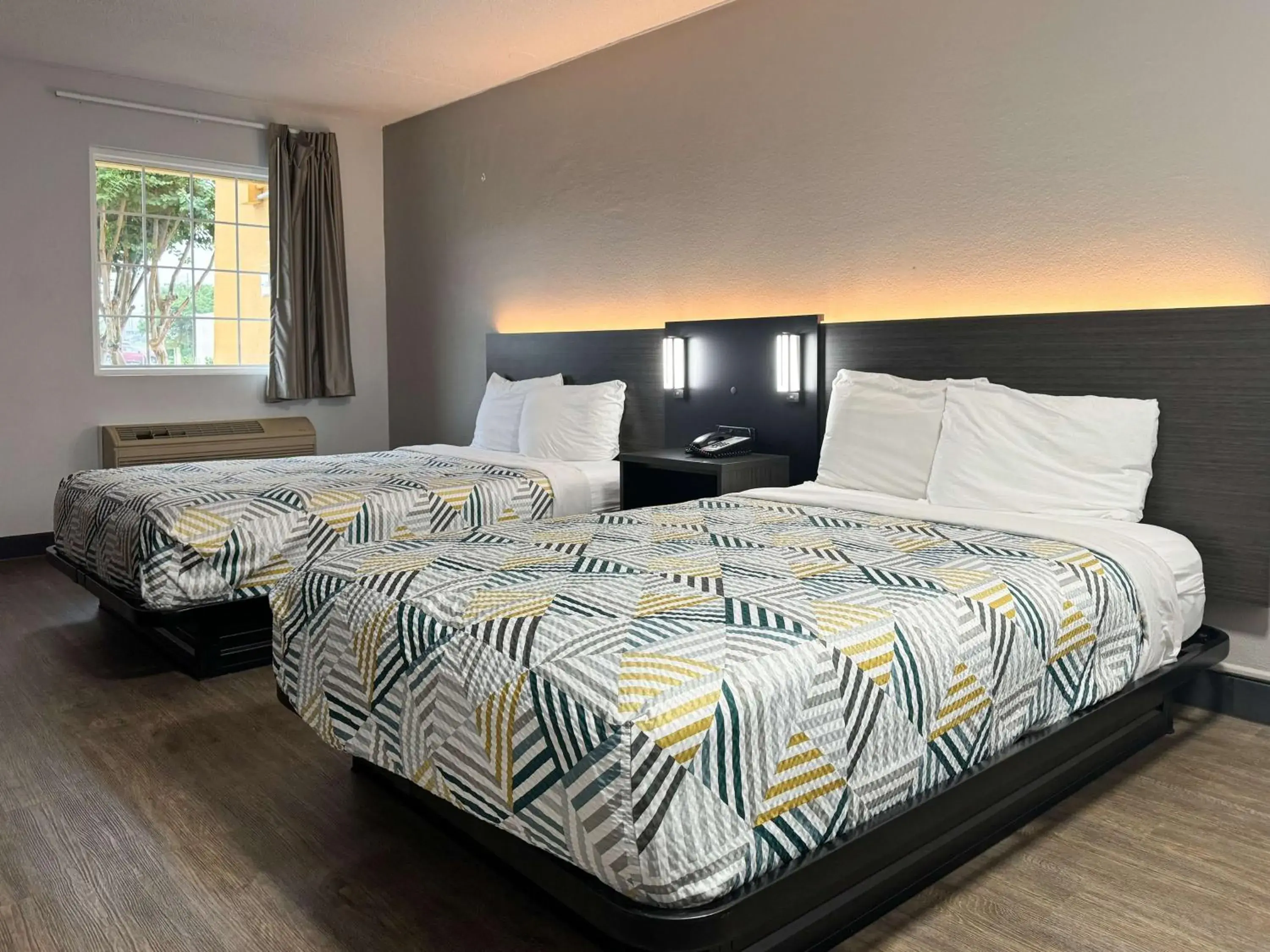 Bedroom, Bed in Motel 6 Huntsville AL University Dr. Bedroom, Bed in Motel 6 Huntsville AL University Dr.