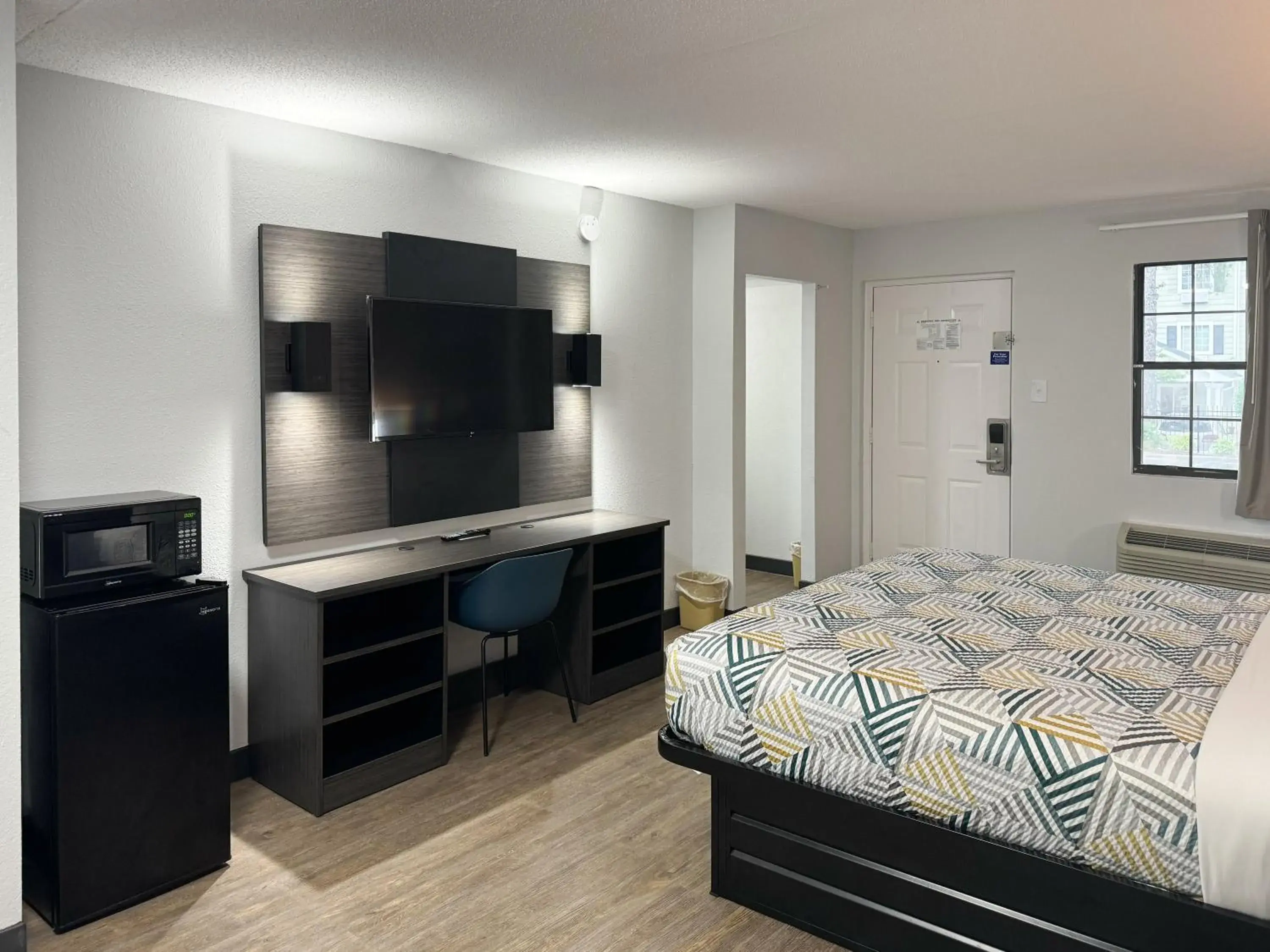 King Room - Smoking in Motel 6 Huntsville AL University Dr. King Room - Smoking in Motel 6 Huntsville AL University Dr.