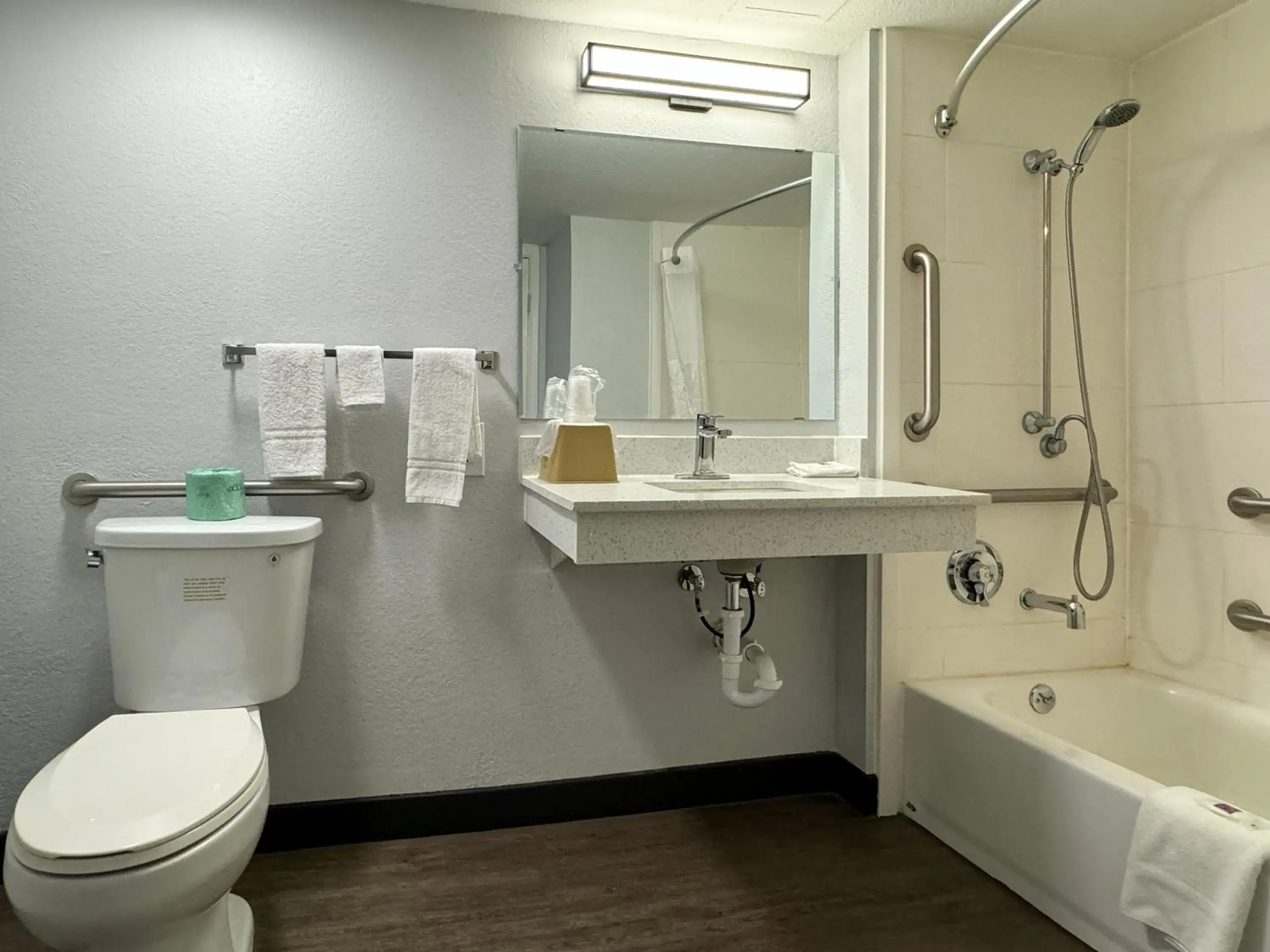 King Room - Disability Access - Non-Smoking in Motel 6 Huntsville AL University Dr. King Room - Disability Access - Non-Smoking in Motel 6 Huntsville AL University Dr.