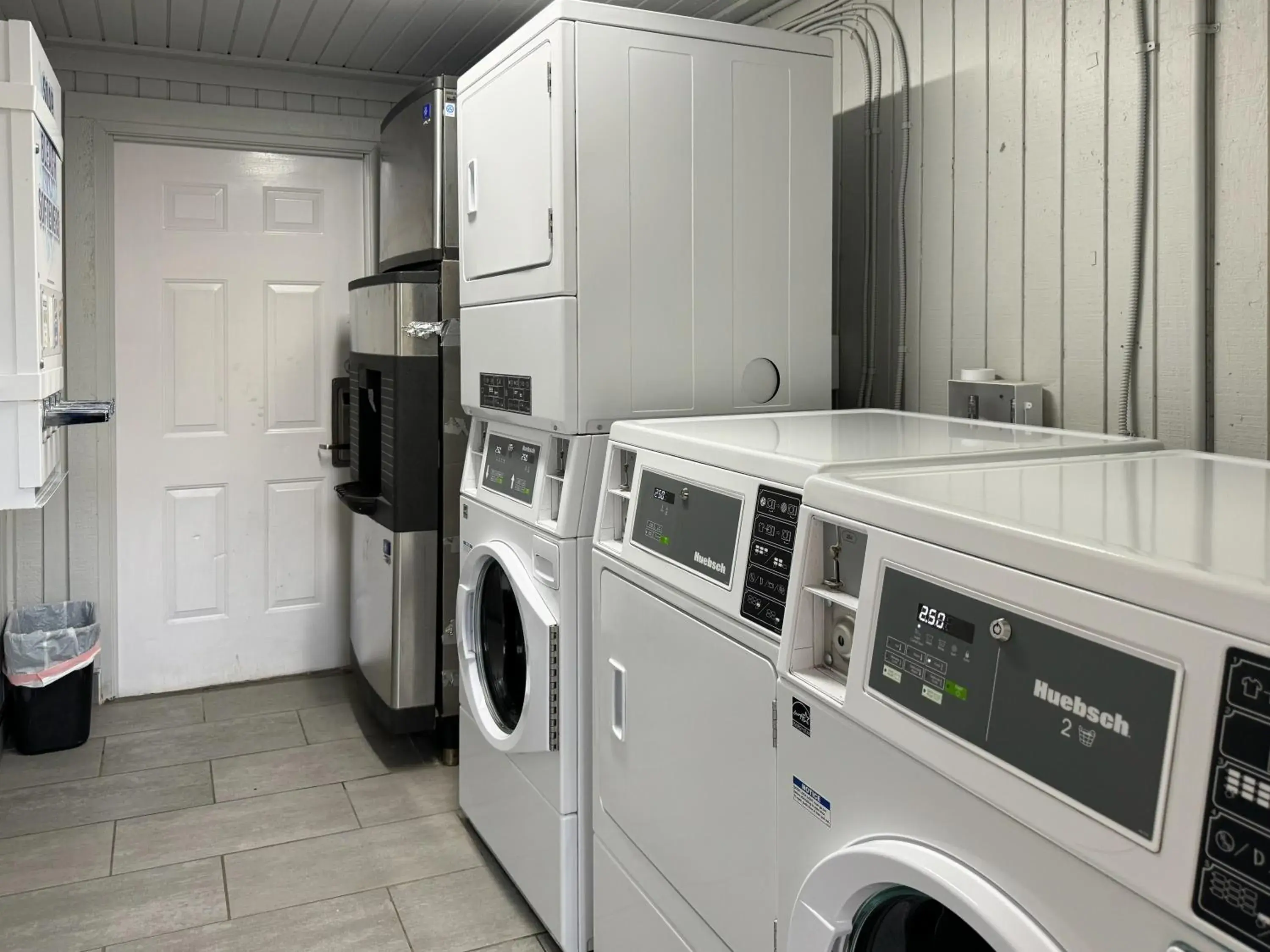 laundry in Motel 6 Huntsville AL University Dr. laundry in Motel 6 Huntsville AL University Dr.