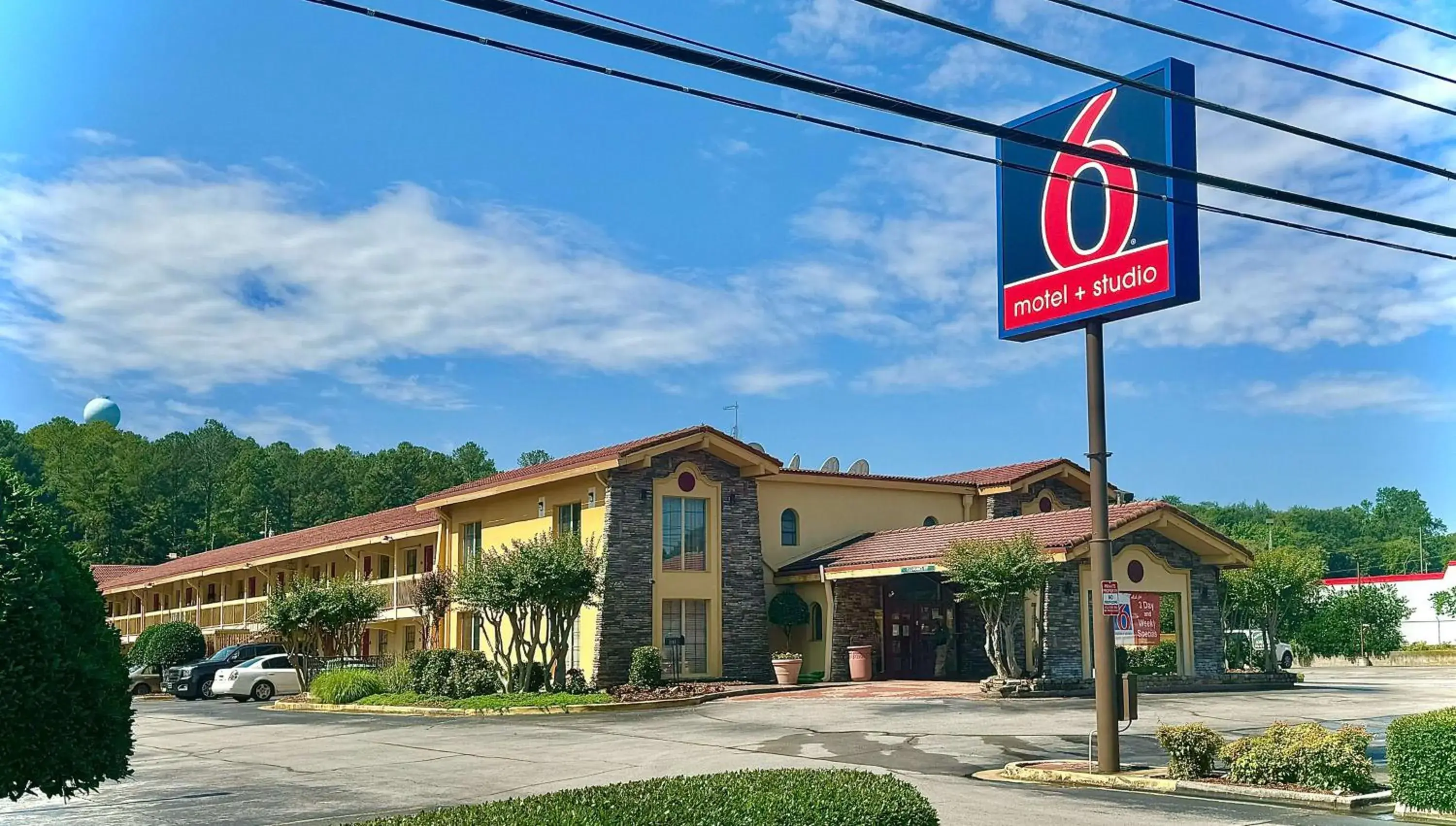 Property building in Motel 6 Huntsville AL University Dr. Property building in Motel 6 Huntsville AL University Dr.