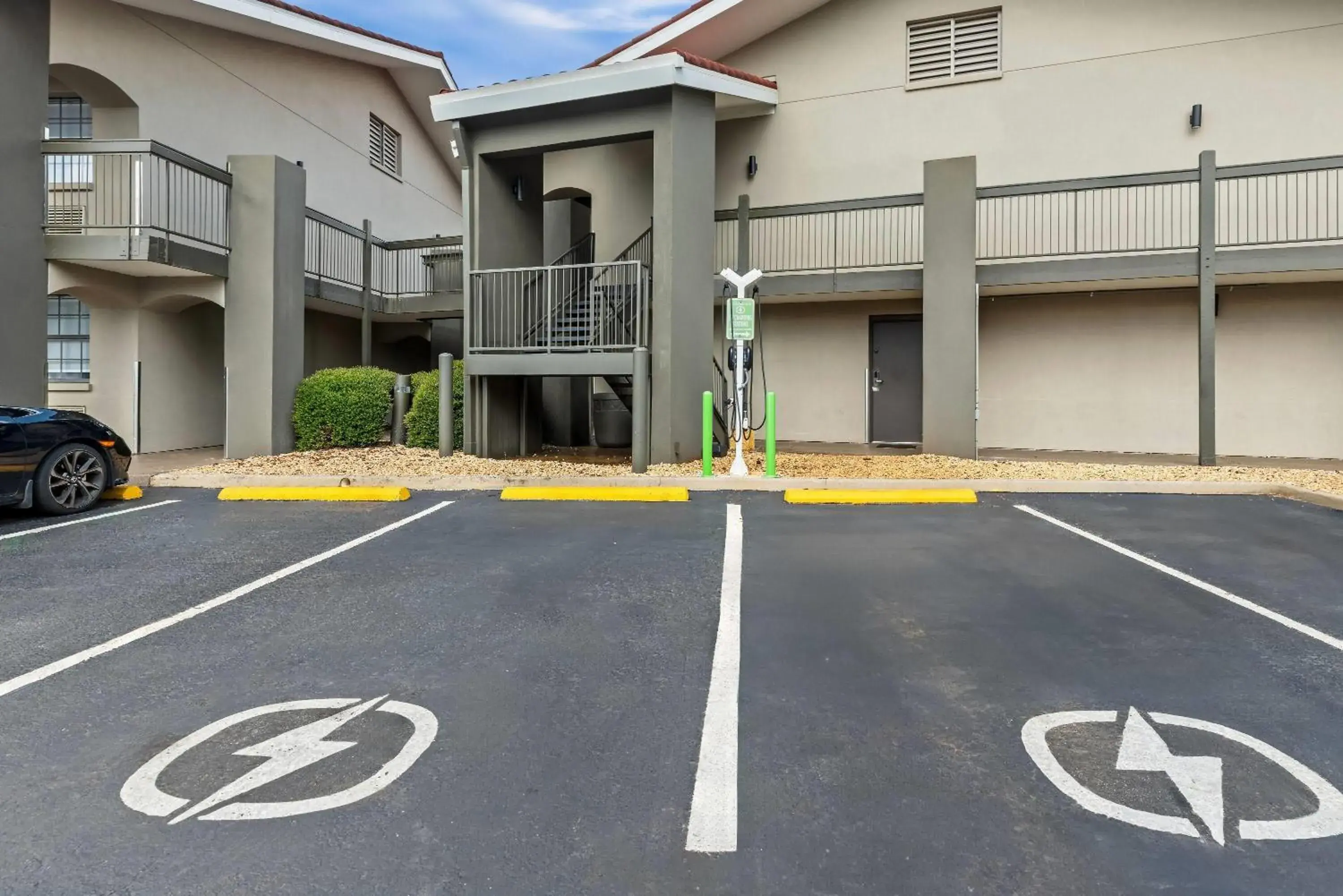 Property building in La Quinta Inn by Wyndham Huntsville Research Park Property building in La Quinta Inn by Wyndham Huntsville Research Park