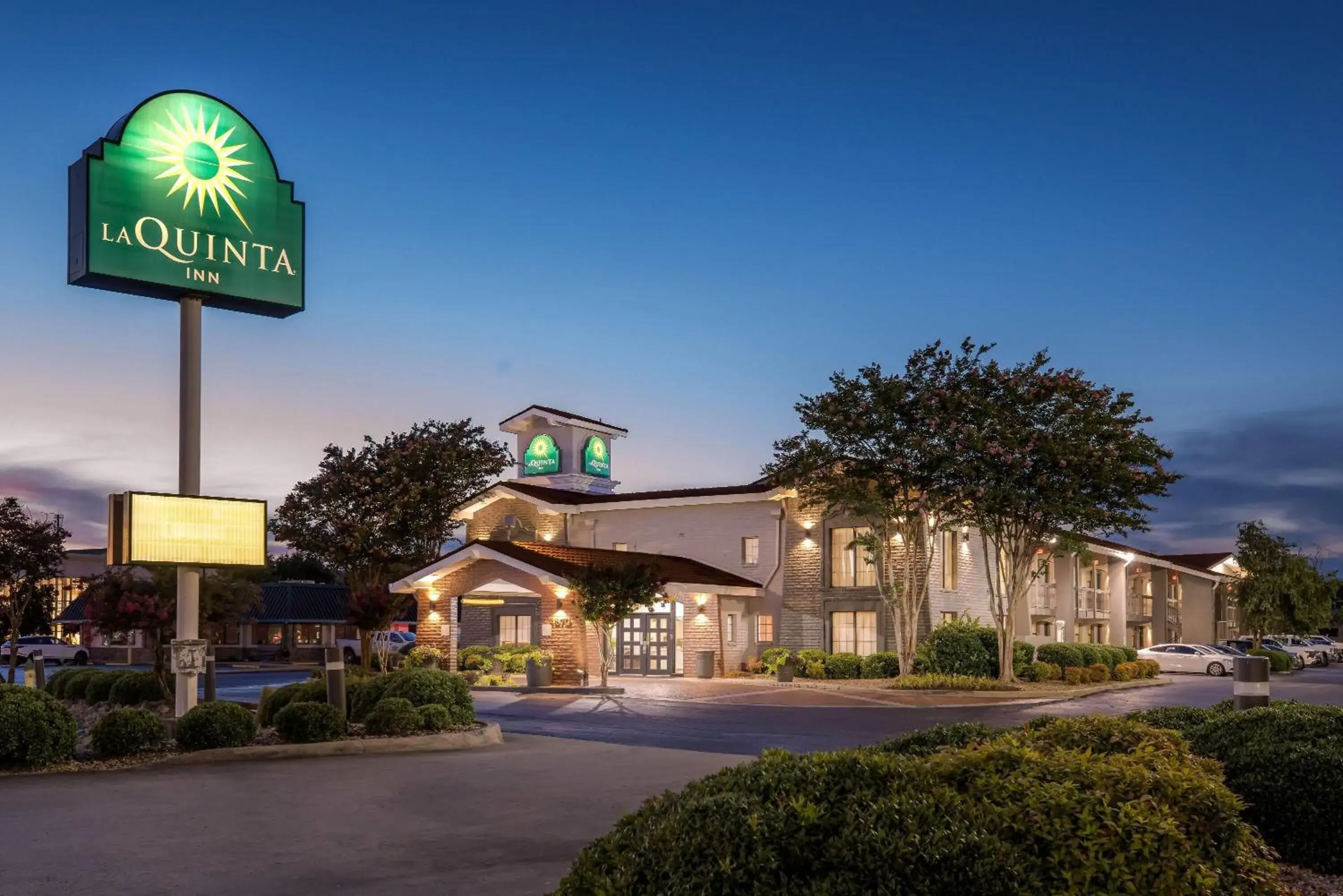 Property building in La Quinta Inn by Wyndham Huntsville Research Park Property building in La Quinta Inn by Wyndham Huntsville Research Park