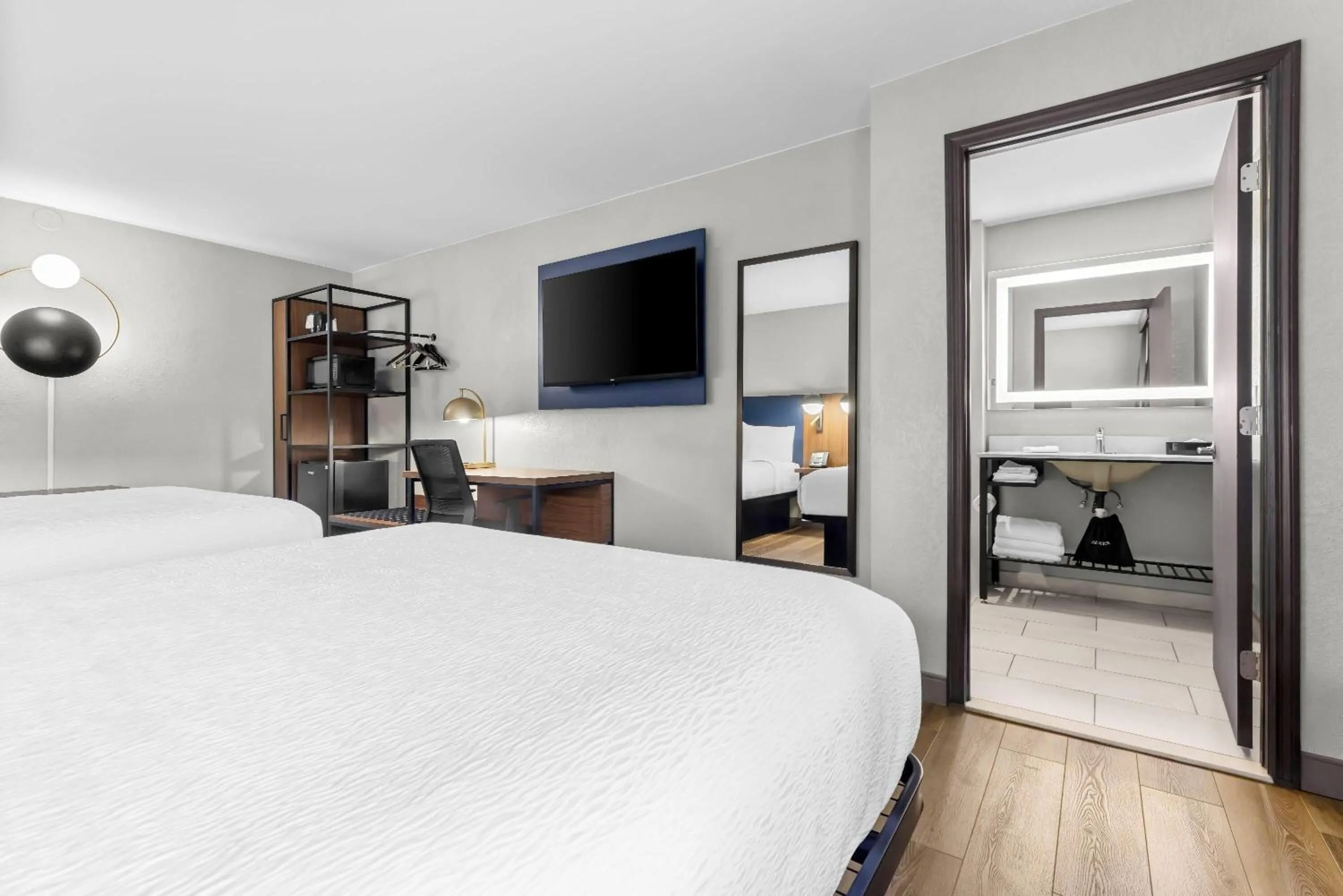 Bed in La Quinta Inn by Wyndham Huntsville Research Park