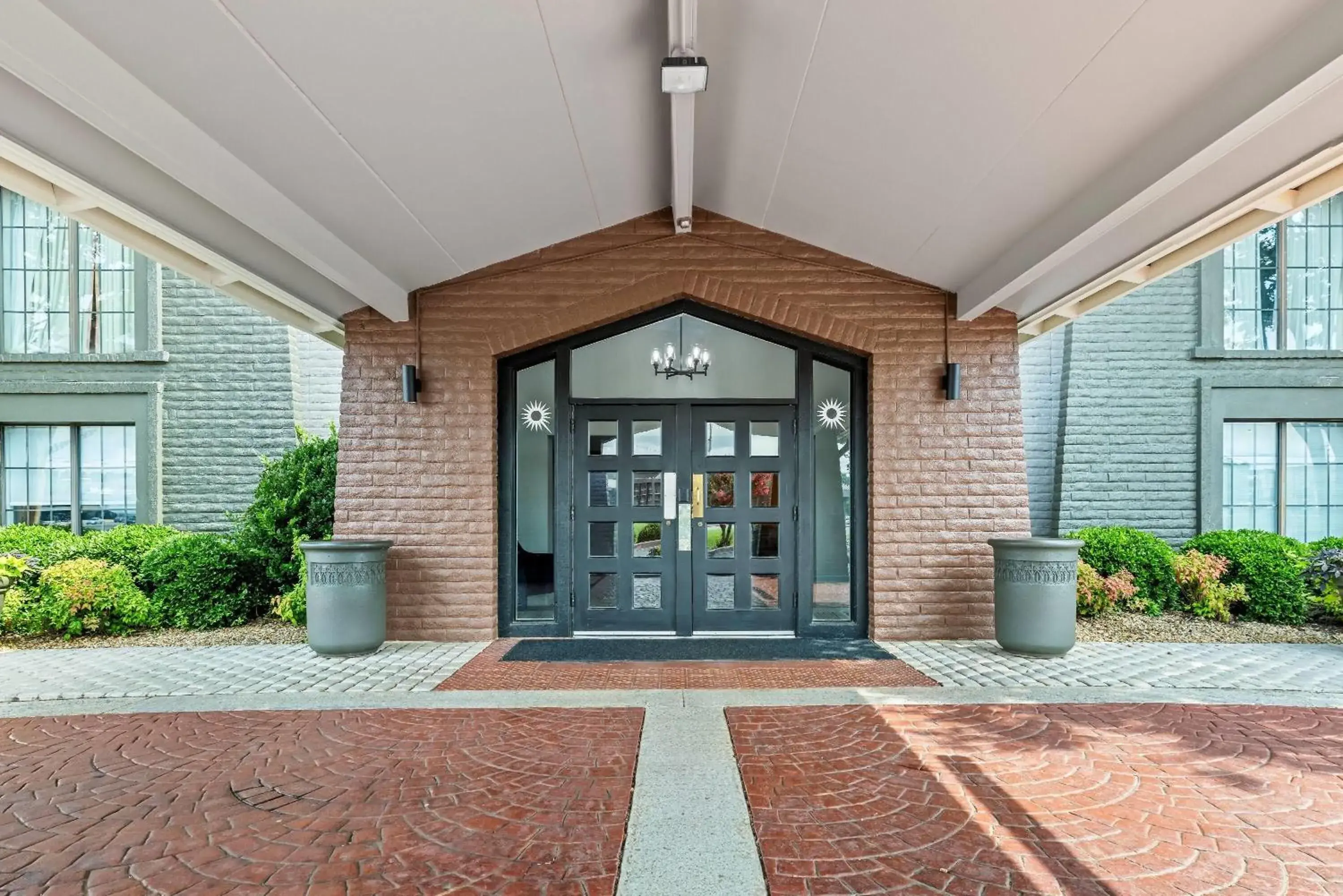 Property building in La Quinta Inn by Wyndham Huntsville Research Park Property building in La Quinta Inn by Wyndham Huntsville Research Park