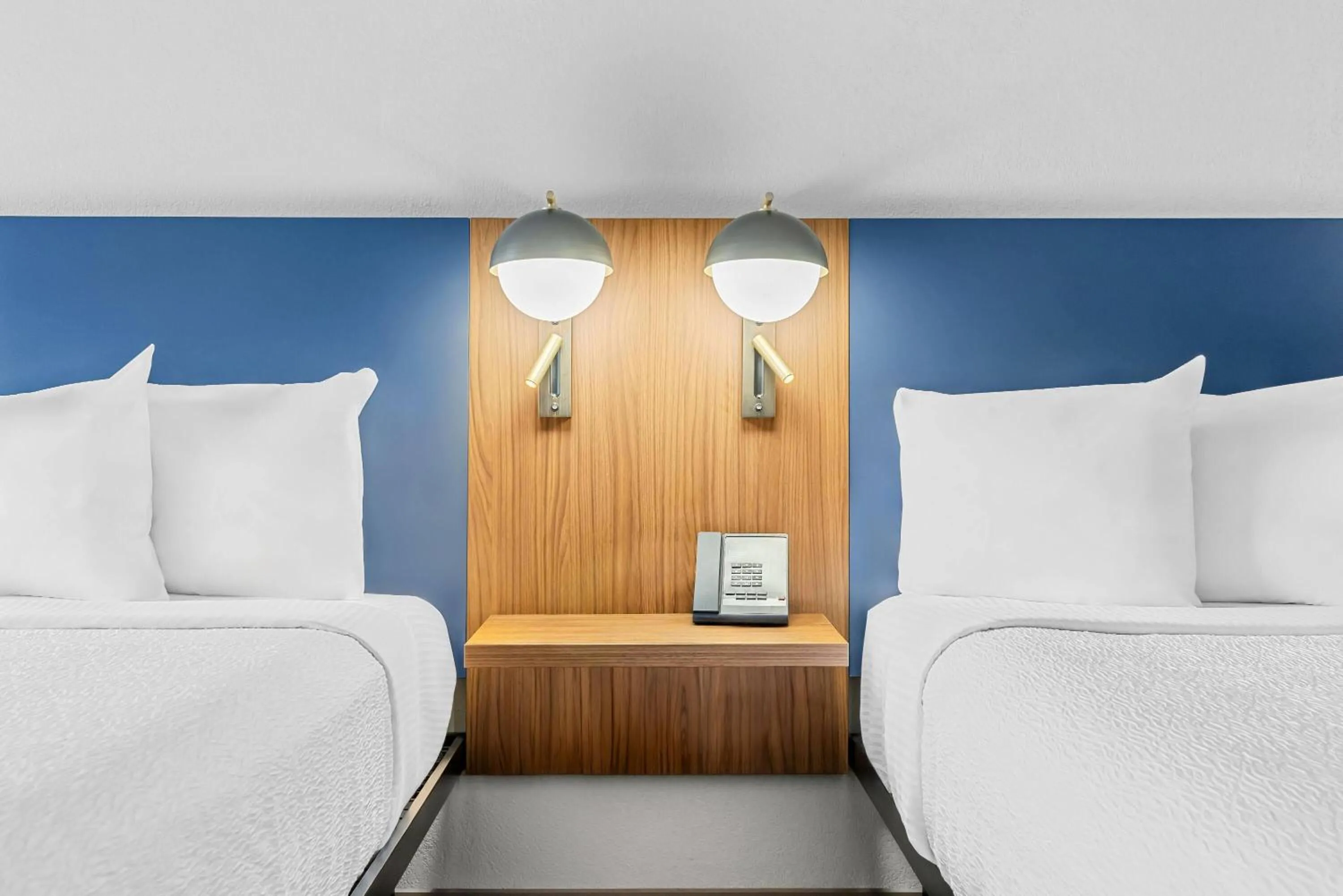 Bed in La Quinta Inn by Wyndham Huntsville Research Park