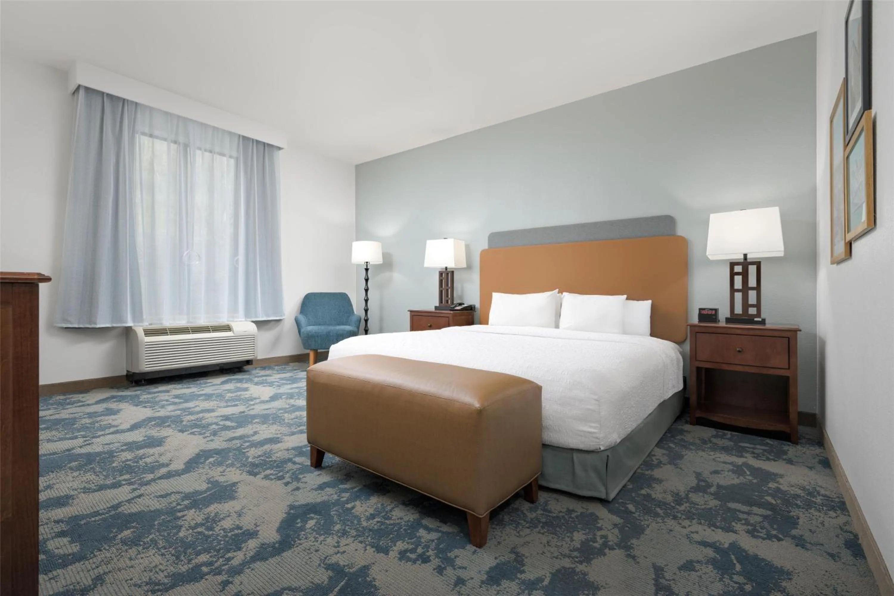 Bed in Hampton Inn Cleveland Tennessee