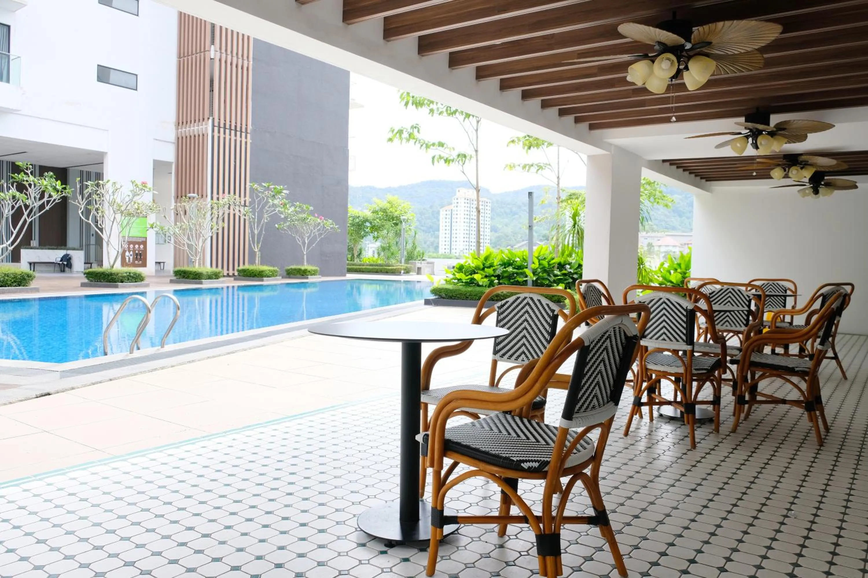 Restaurant/places to eat in 92 Homestay 3 Bedrooms Midhills Genting Highland