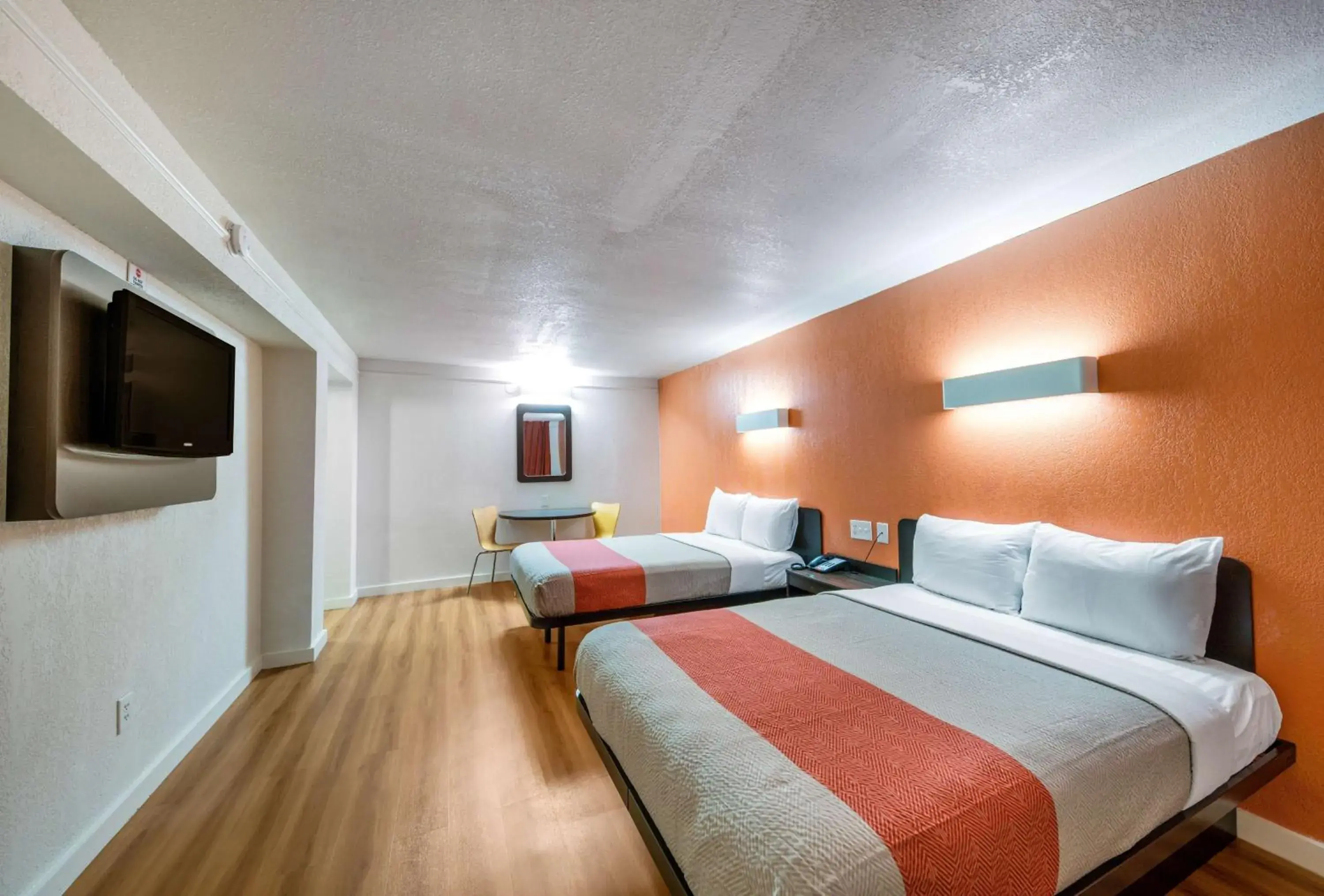 Quadruple Room - single occupancy - Smoking in Motel 6-Dallas, TX - Farmers Branch Quadruple Room - single occupancy - Smoking in Motel 6-Dallas, TX - Farmers Branch