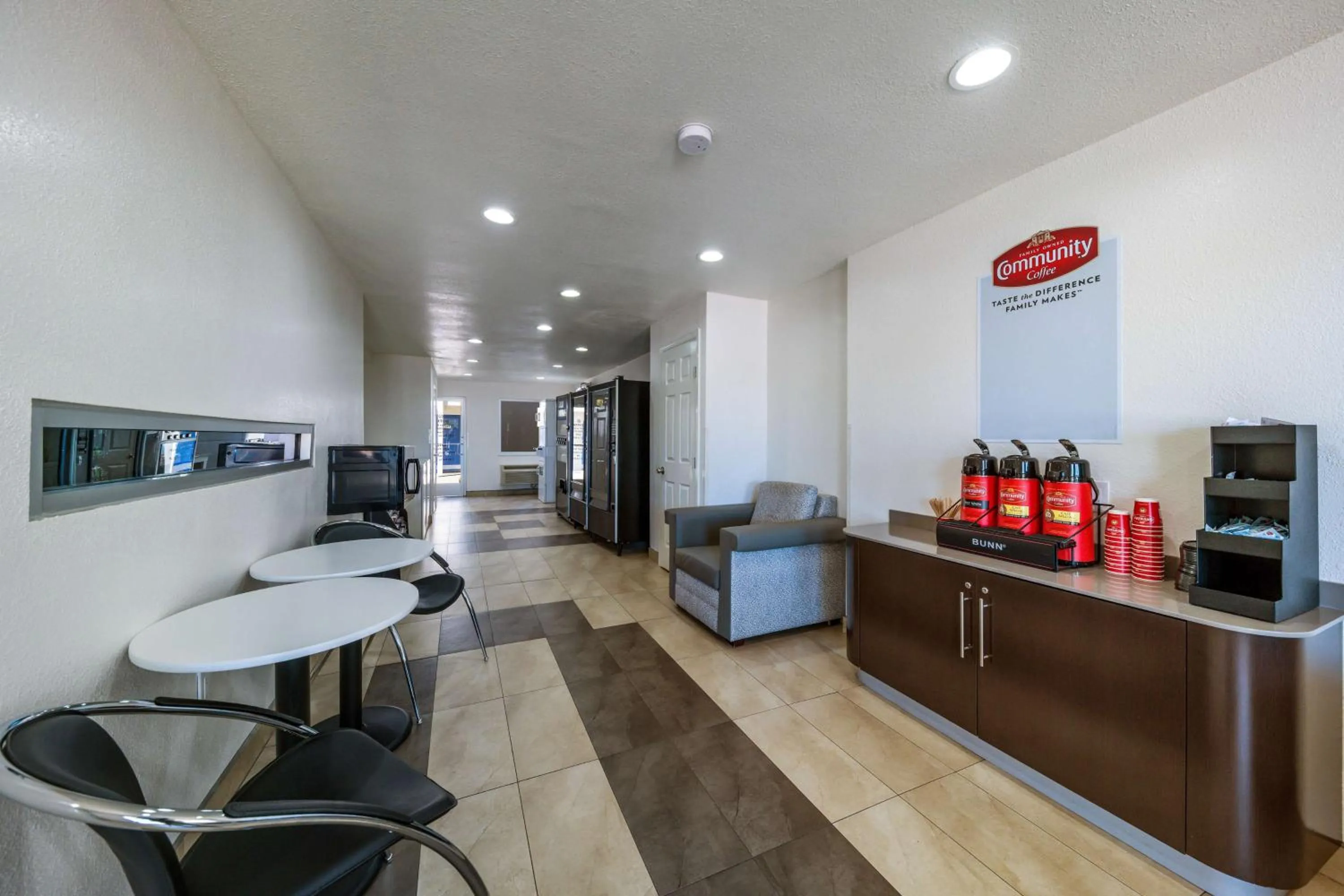 Property building in Motel 6-Dallas, TX - Farmers Branch