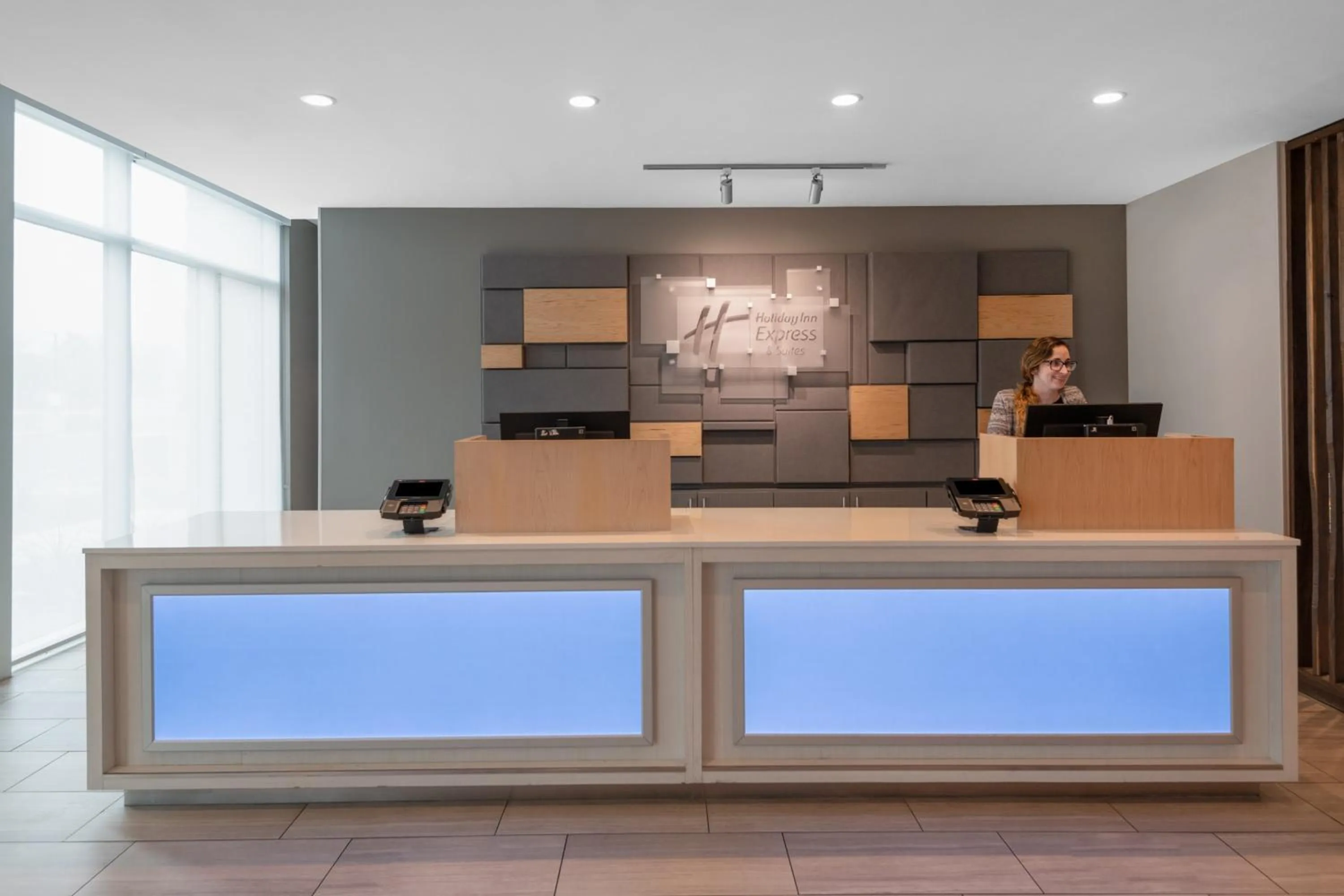 Property building in Holiday Inn Express & Suites - Phoenix - Airport North by IHG