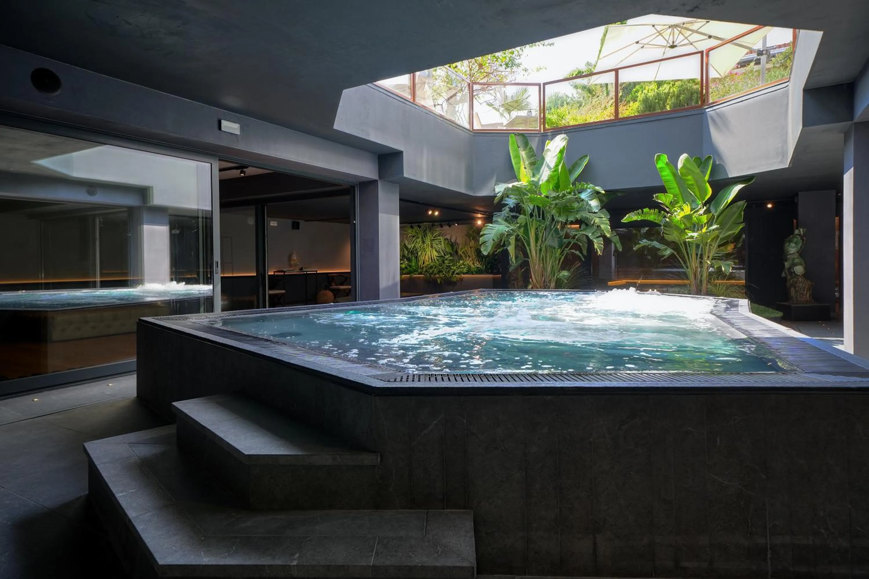 Hot Tub in Palazzo della Scala Spa Hotel Suites & Apartments