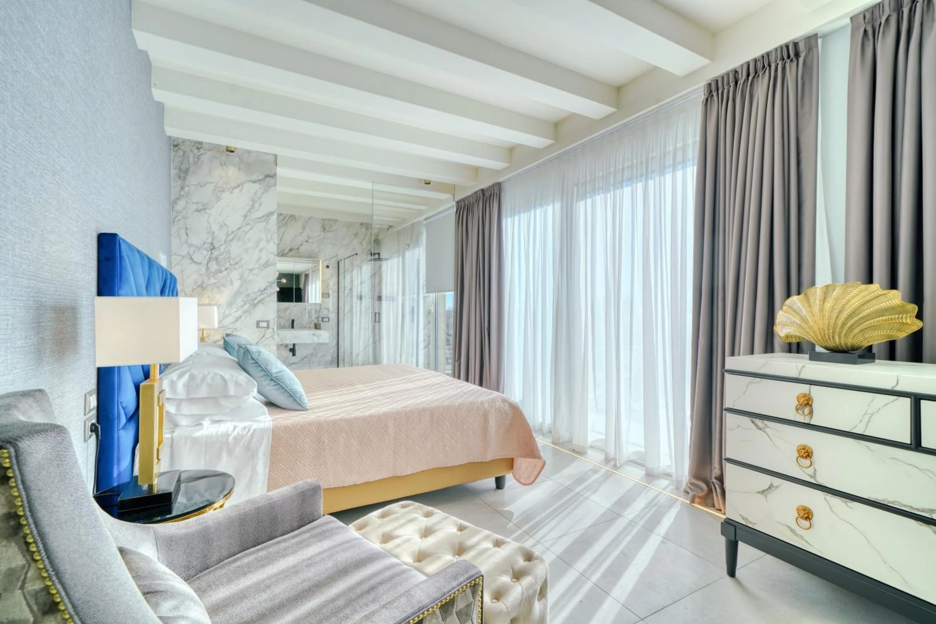 Photo of the whole room, Bed in Palazzo della Scala Spa Hotel Suites & Apartments