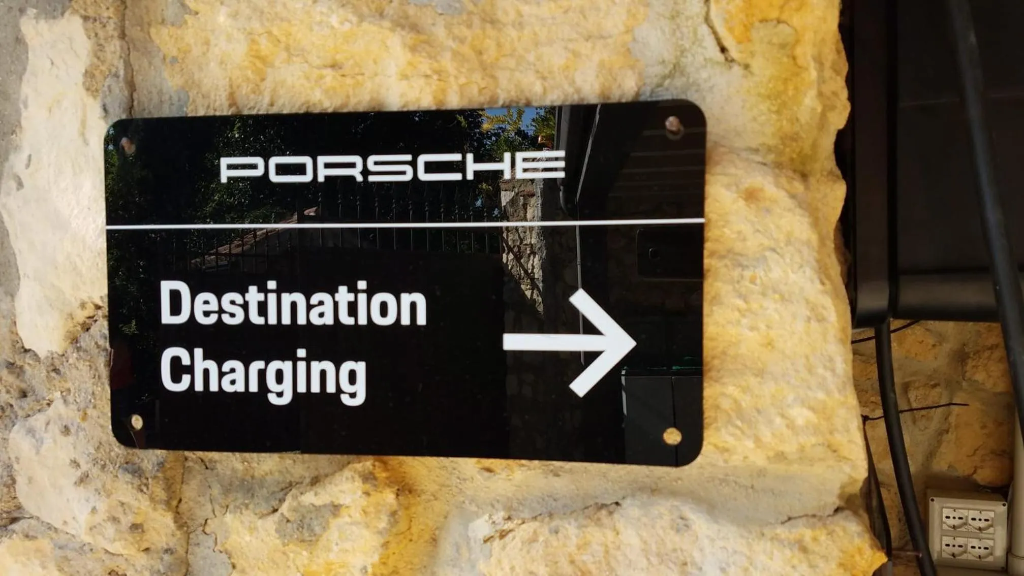 Parking in Palazzo della Scala Spa Hotel Suites & Apartments