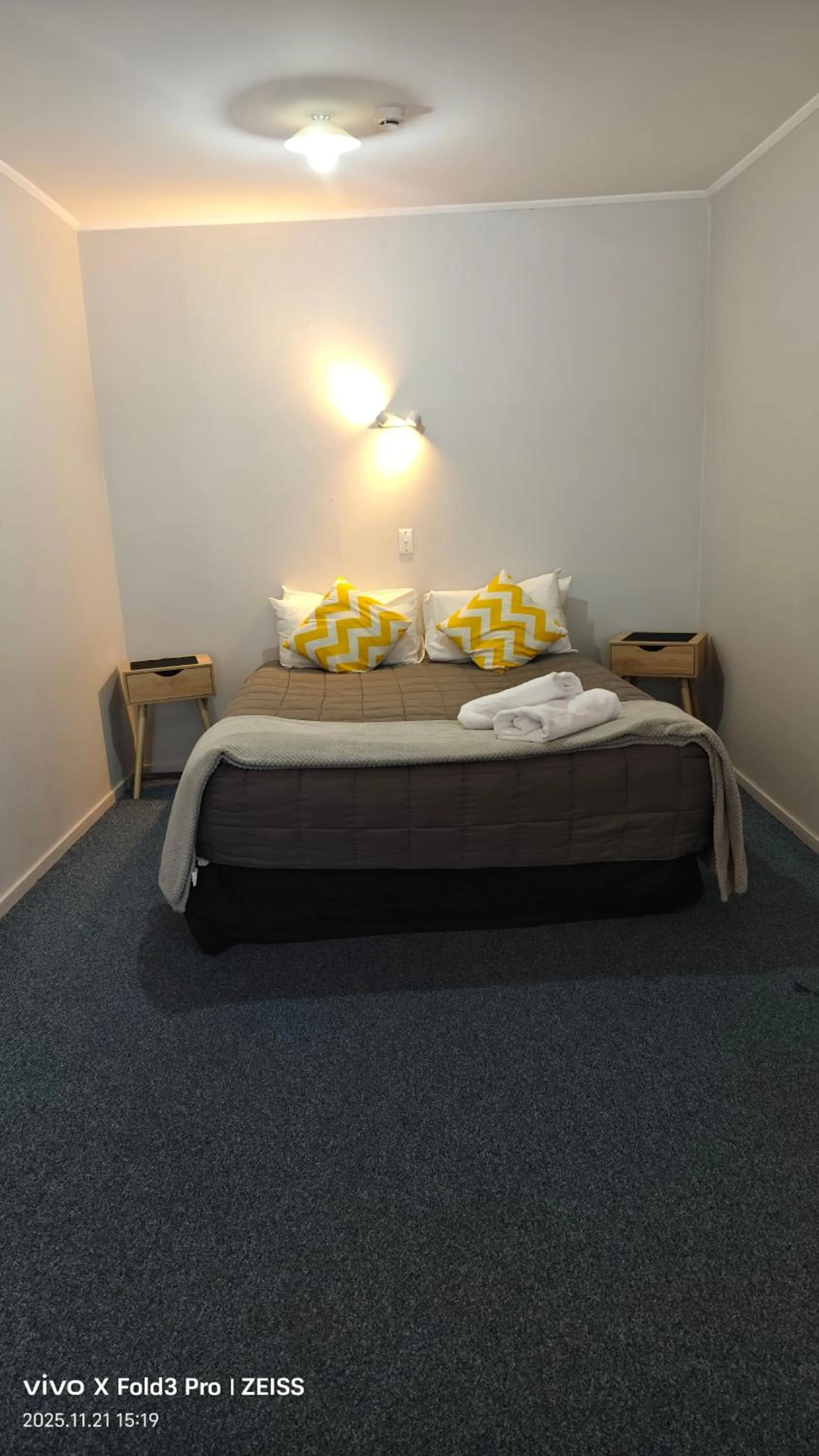 Bed in Chanel Court Motel