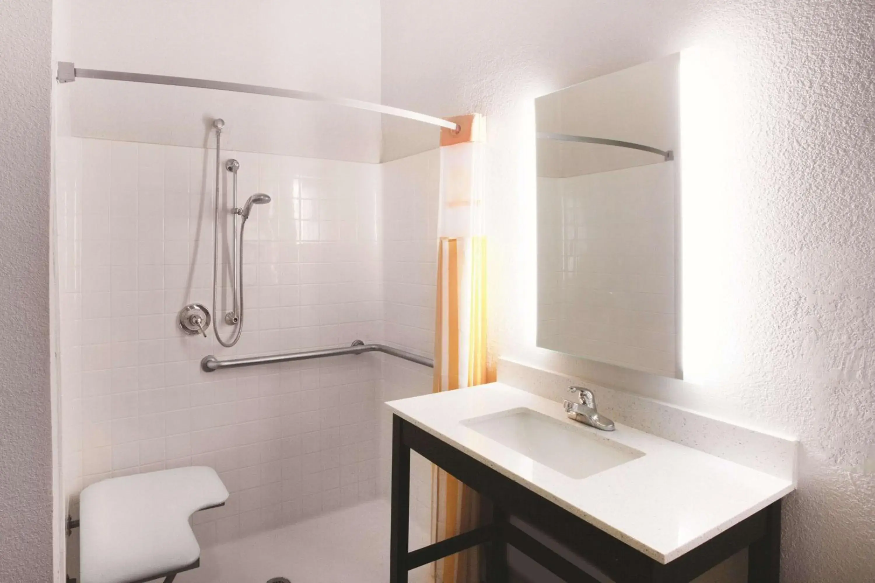 Photo of the whole room in La Quinta by Wyndham Mansfield TX Photo of the whole room in La Quinta by Wyndham Mansfield TX