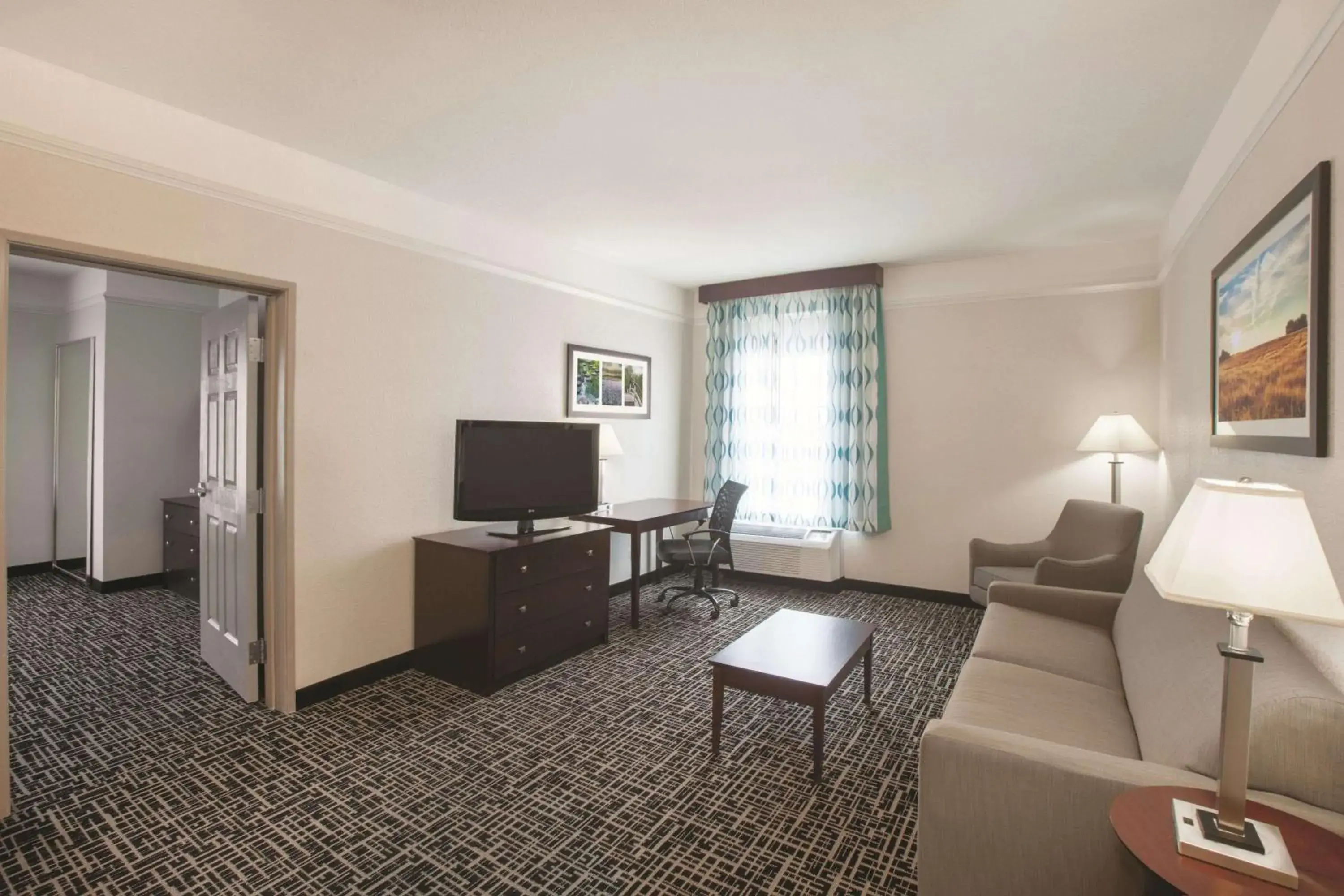 Deluxe King Suite in La Quinta by Wyndham Mansfield TX Deluxe King Suite in La Quinta by Wyndham Mansfield TX