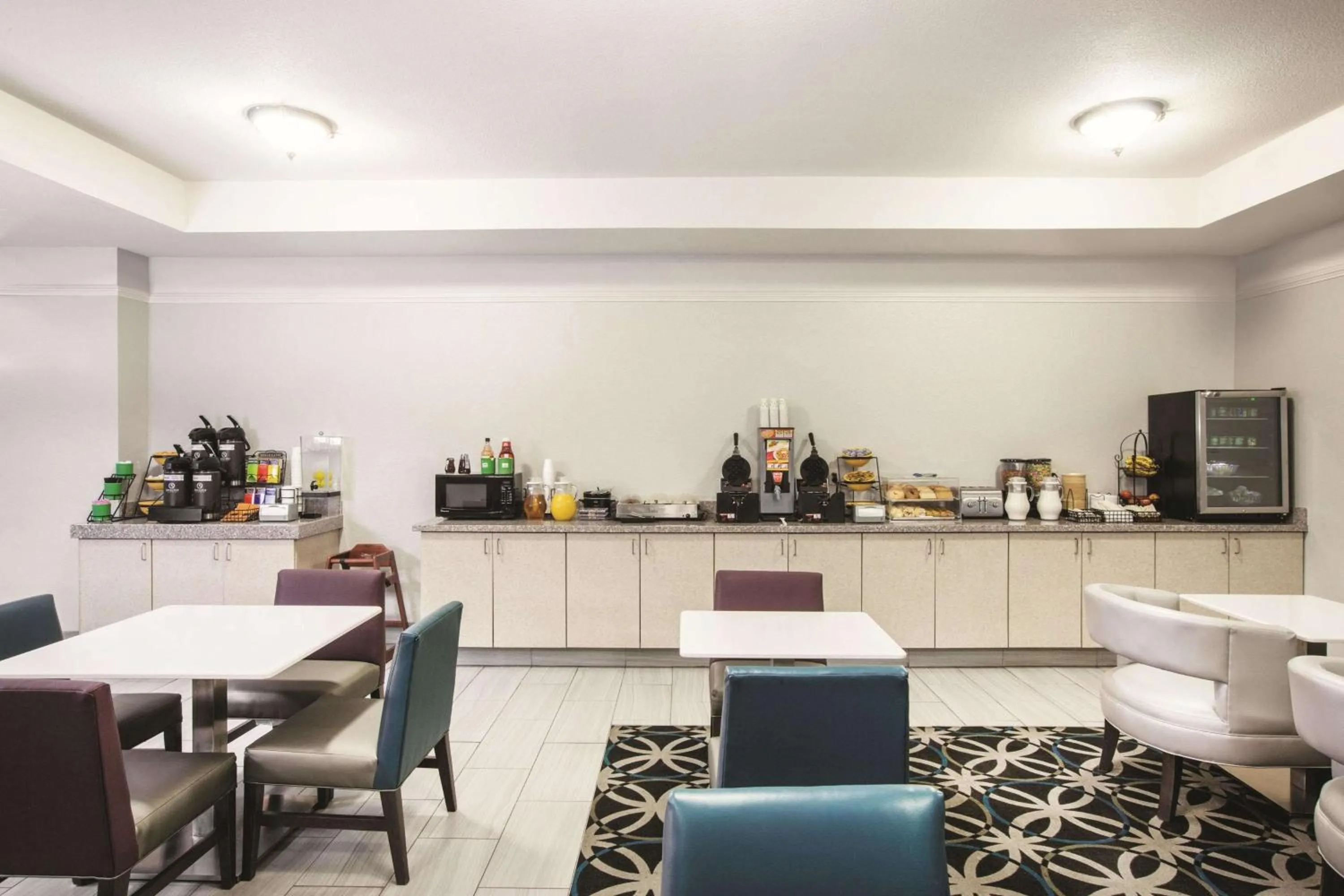 Restaurant/places to eat in La Quinta by Wyndham Mansfield TX