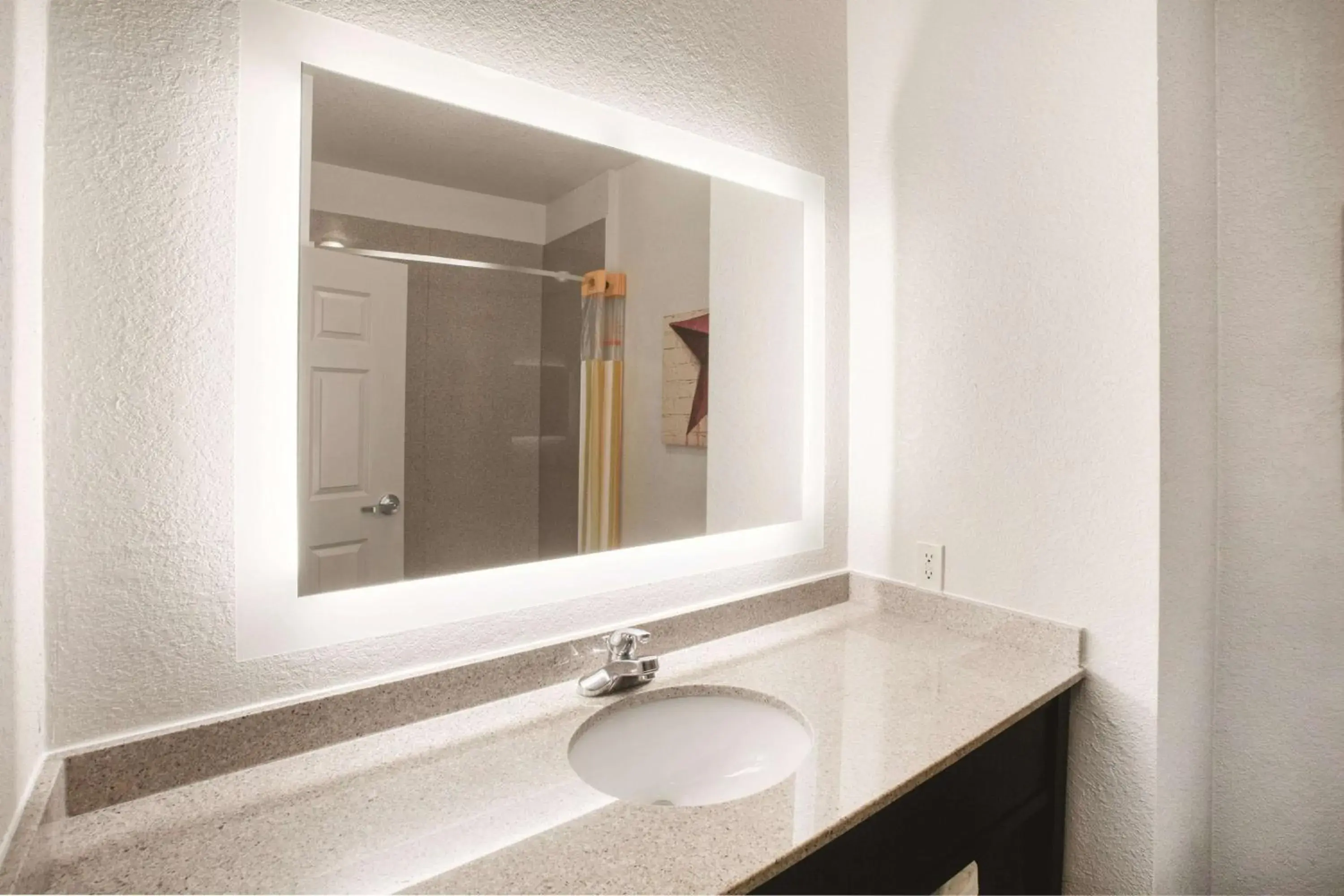 Photo of the whole room in La Quinta by Wyndham Mansfield TX Photo of the whole room in La Quinta by Wyndham Mansfield TX