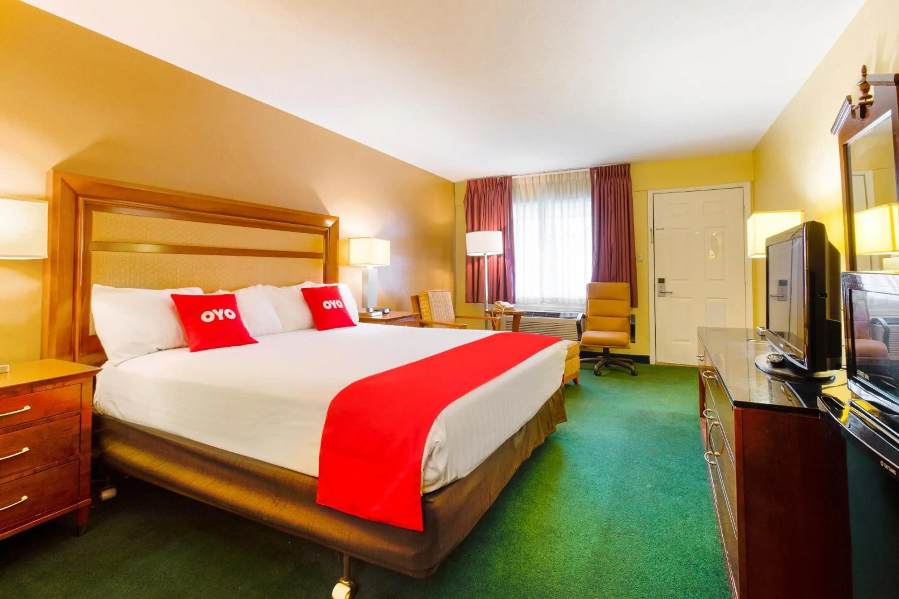 Bedroom in OYO Hotel Lebanon MO I-44