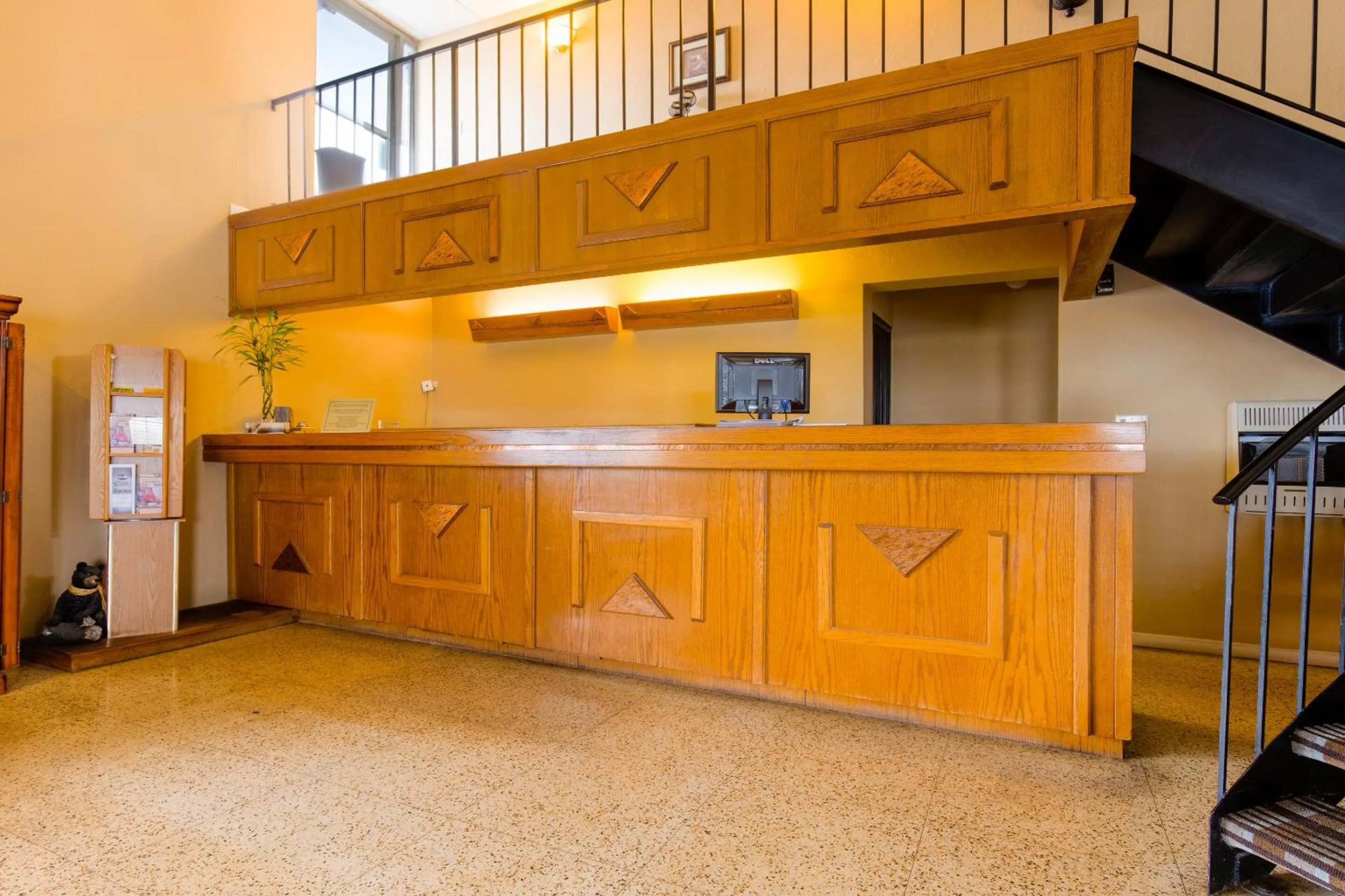 Lobby or reception in OYO Hotel Lebanon MO I-44